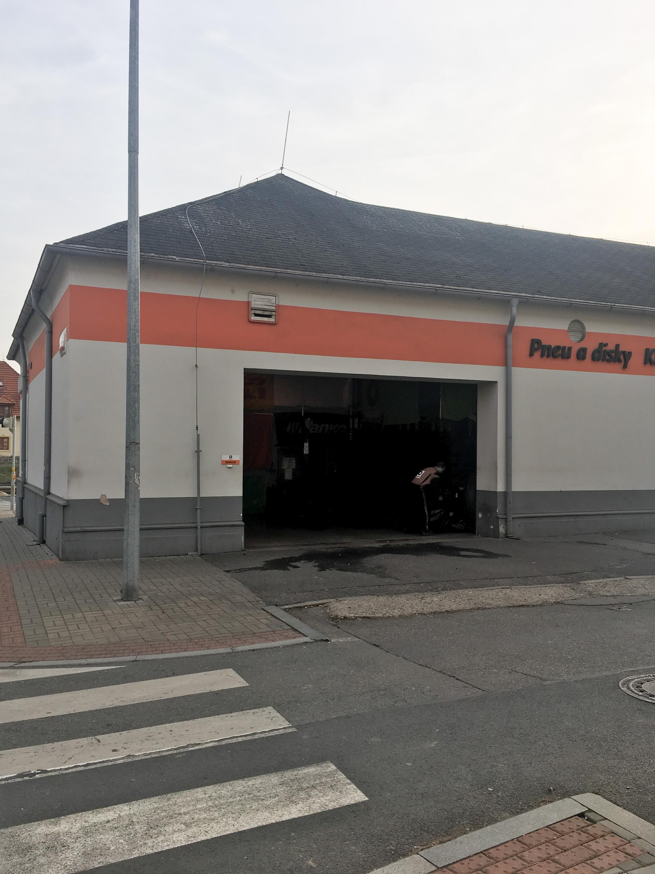 AUTO - PNEU CENTRUM VIANOR foto 6