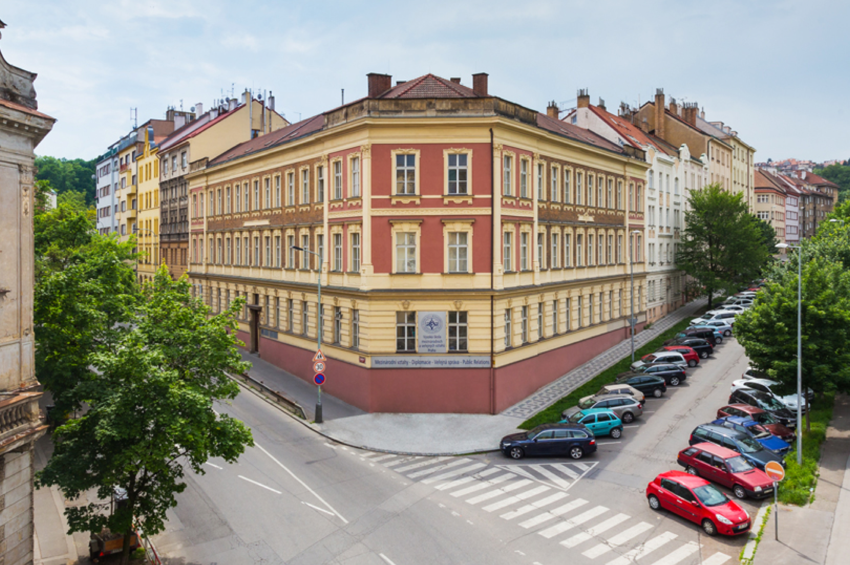 Knihovna - University College Prague - Vysoká škola mezinárodních vztahů a Vysoká škola hotelová a ekonomická s.r.o.