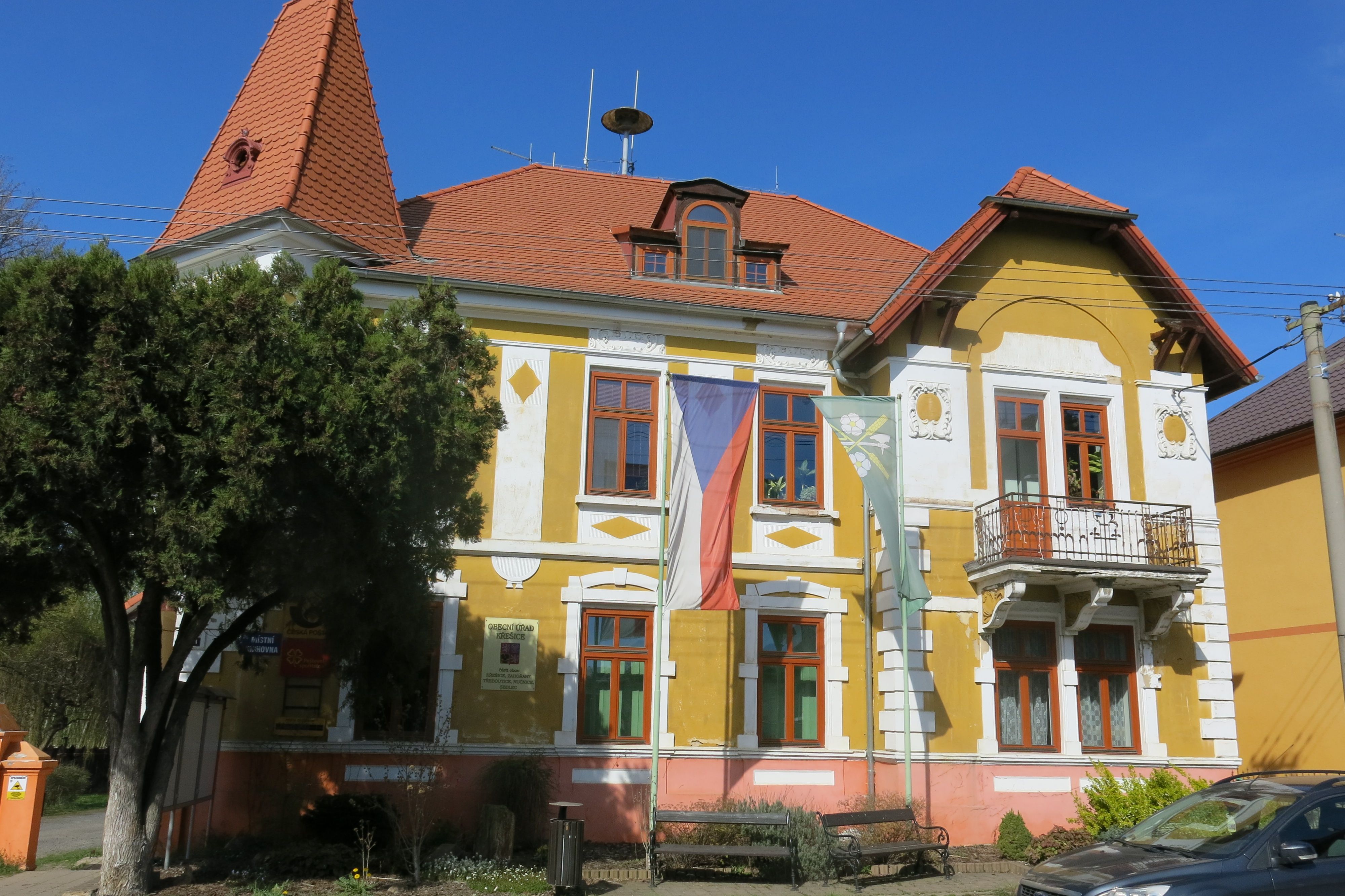 Křešice - obecní úřad foto 2