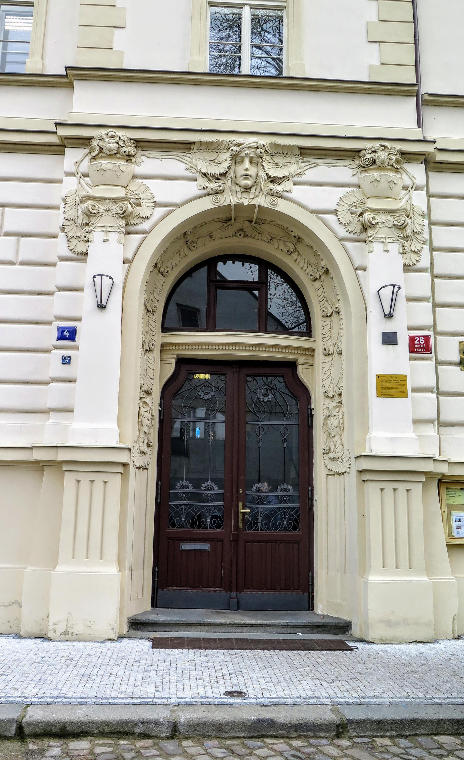 Obchodní akademie a Gymnázium Bubeneč foto 5