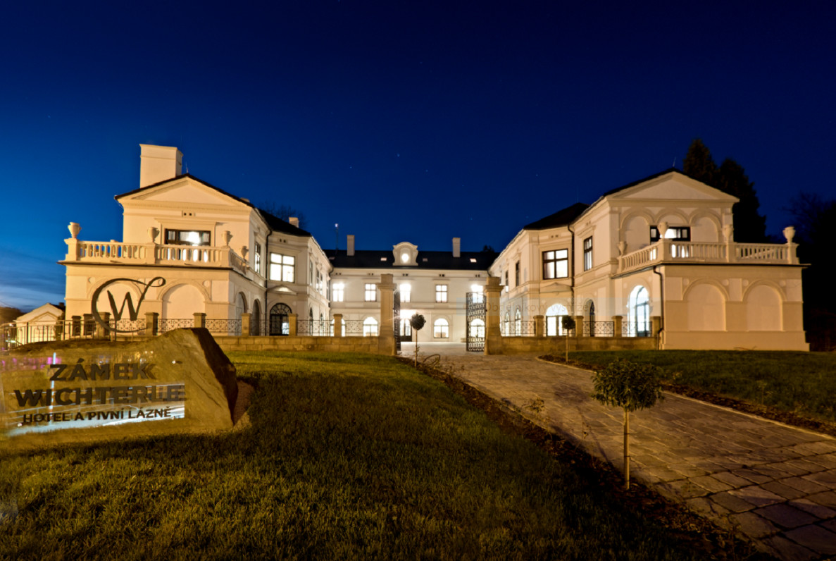 Hotel a pivní lázně zámek Wichterle