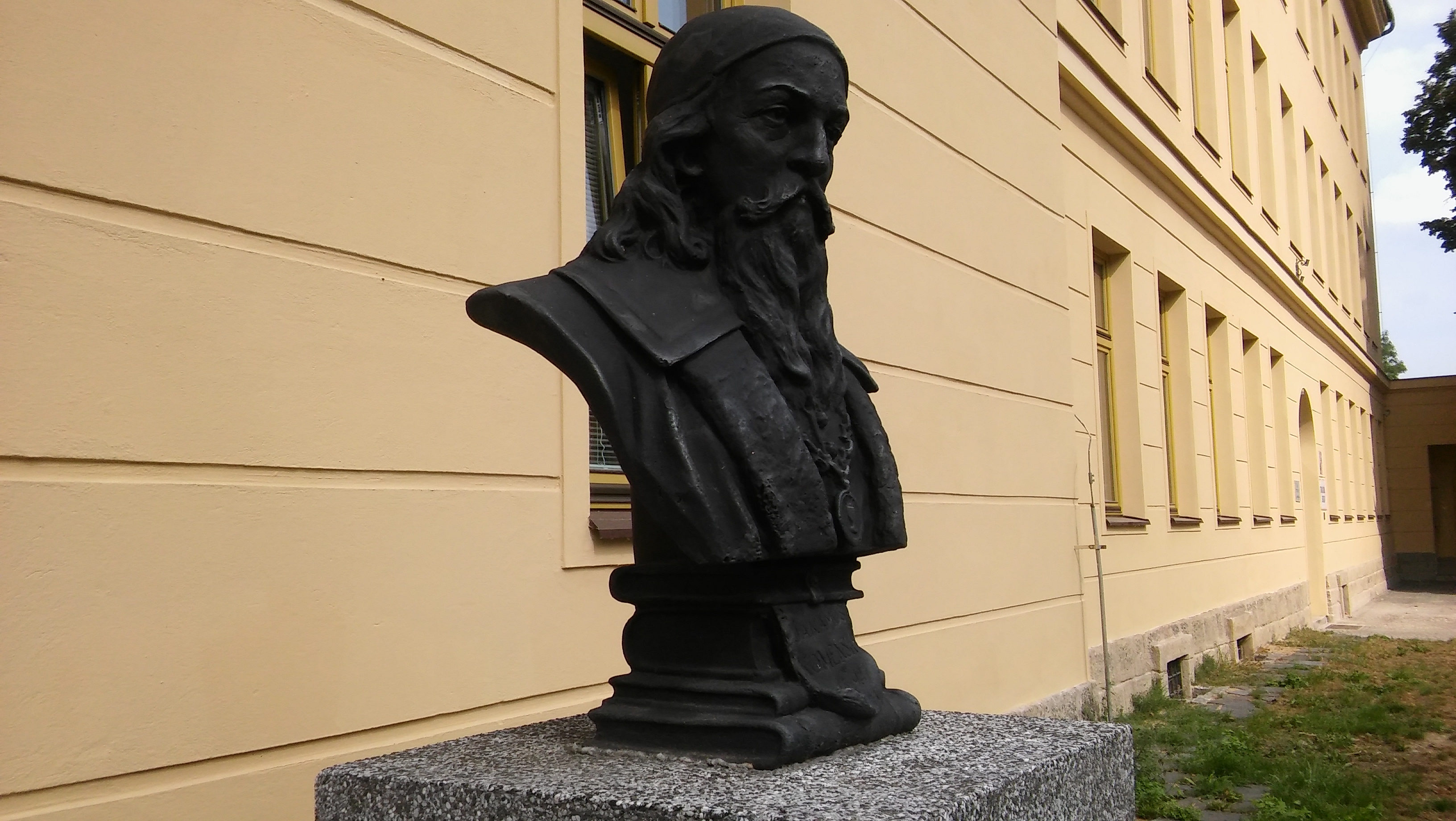 Základní škola Bělá pod Bezdězem foto 2