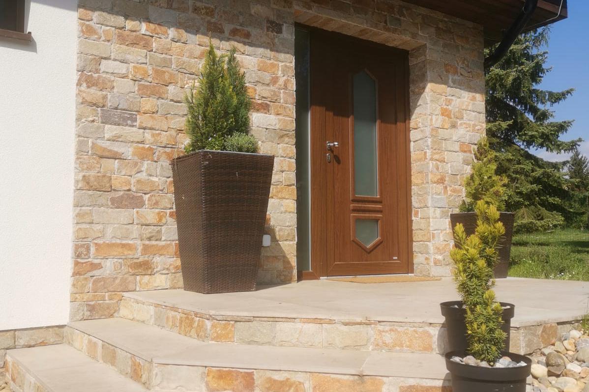 Formátované obklady s ručně osekanými hranami