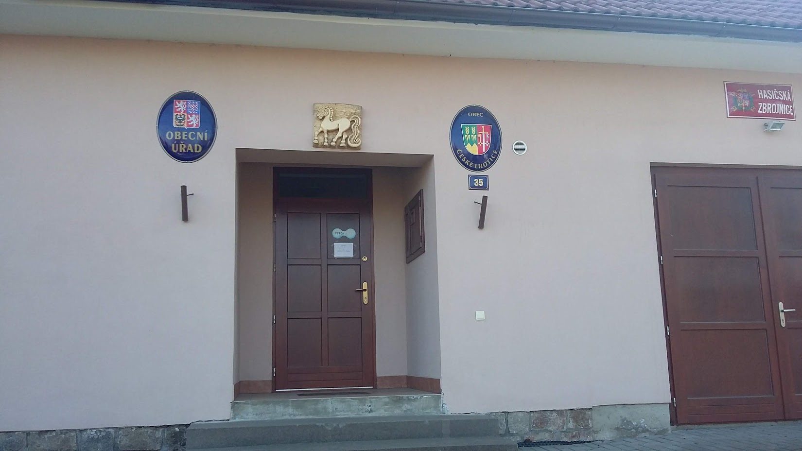 České Lhotice - obecní úřad foto 2