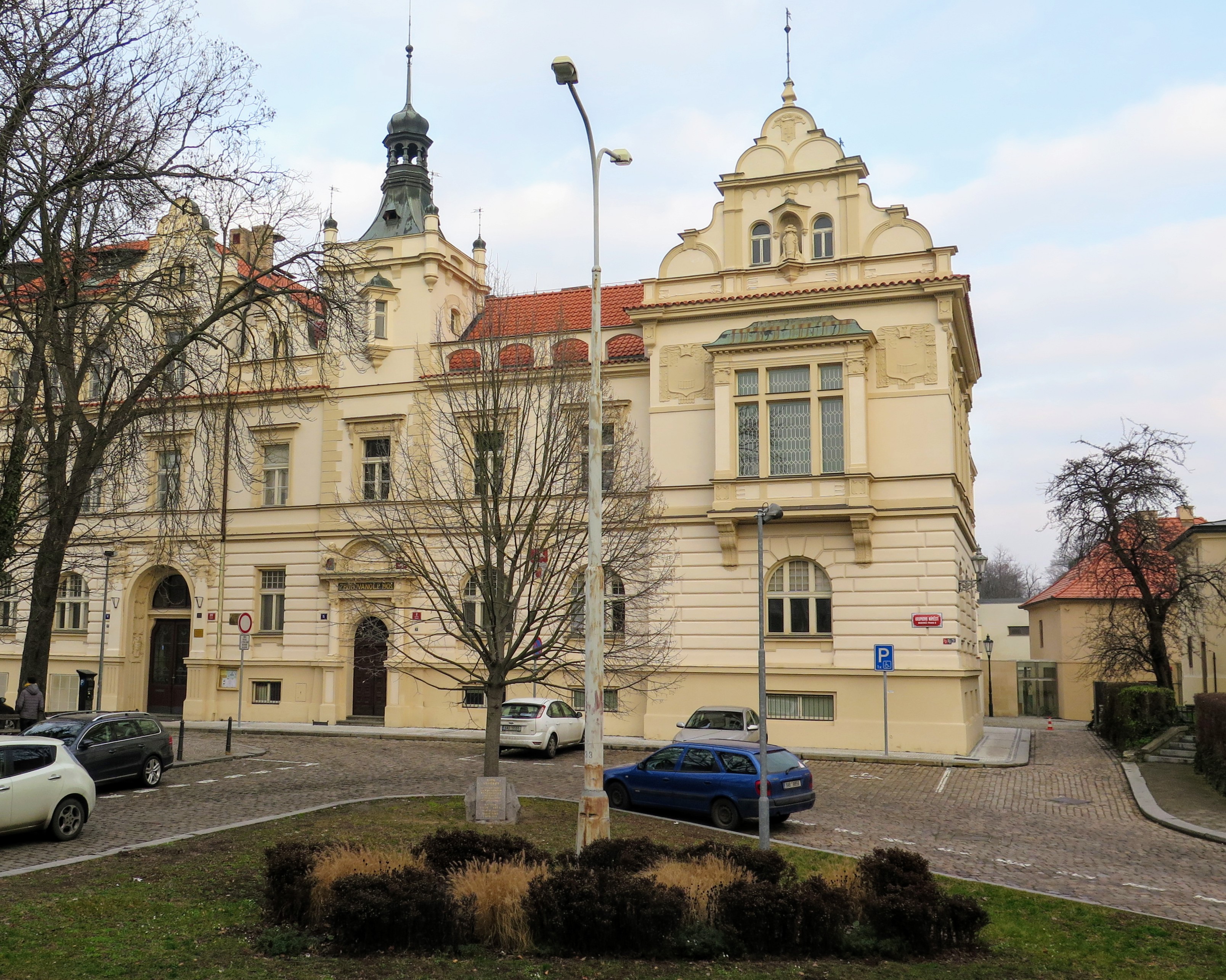 Obchodní akademie a Gymnázium Bubeneč foto 3