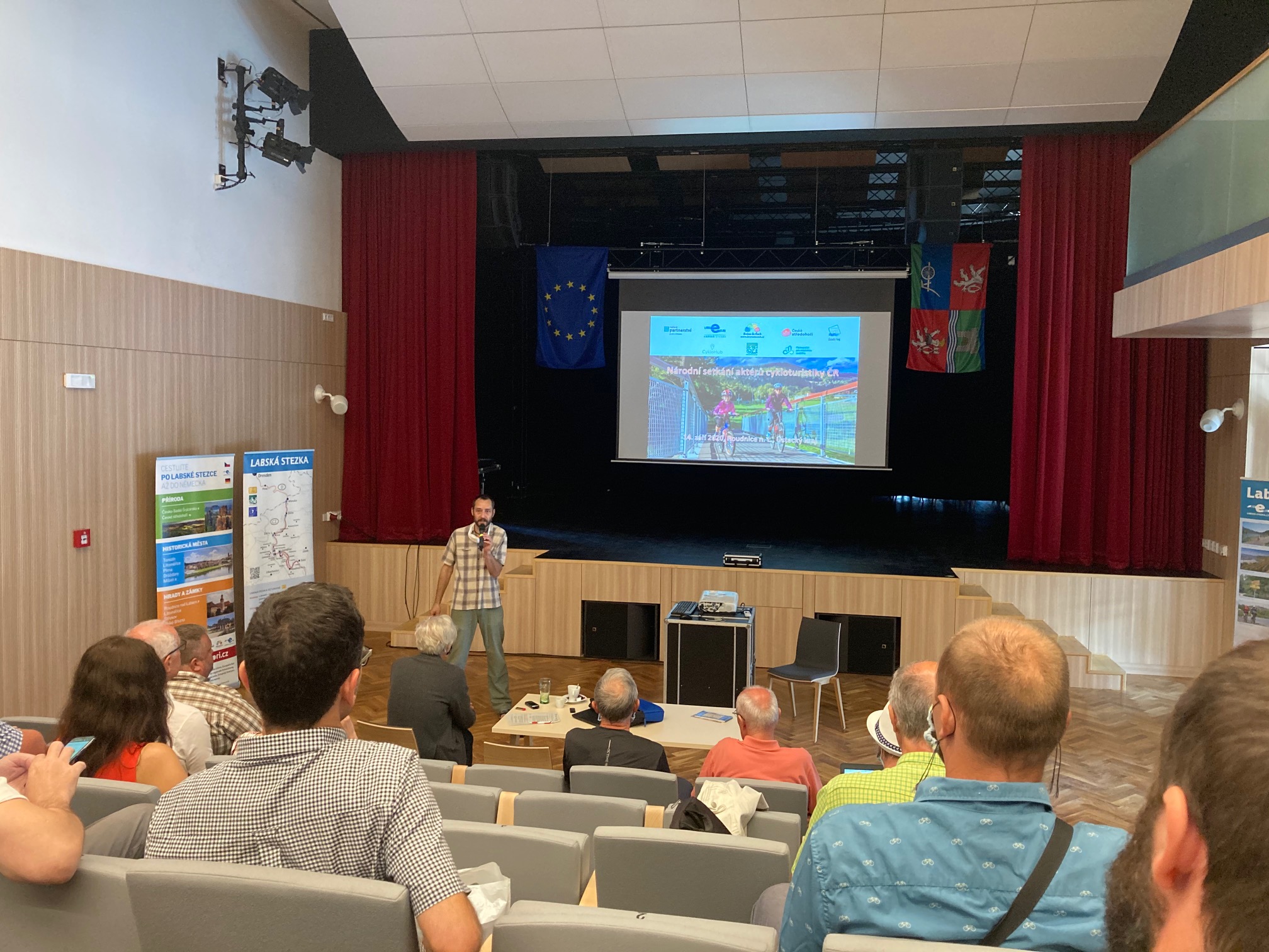 Kulturní dům Říp a 3D kino foto 4