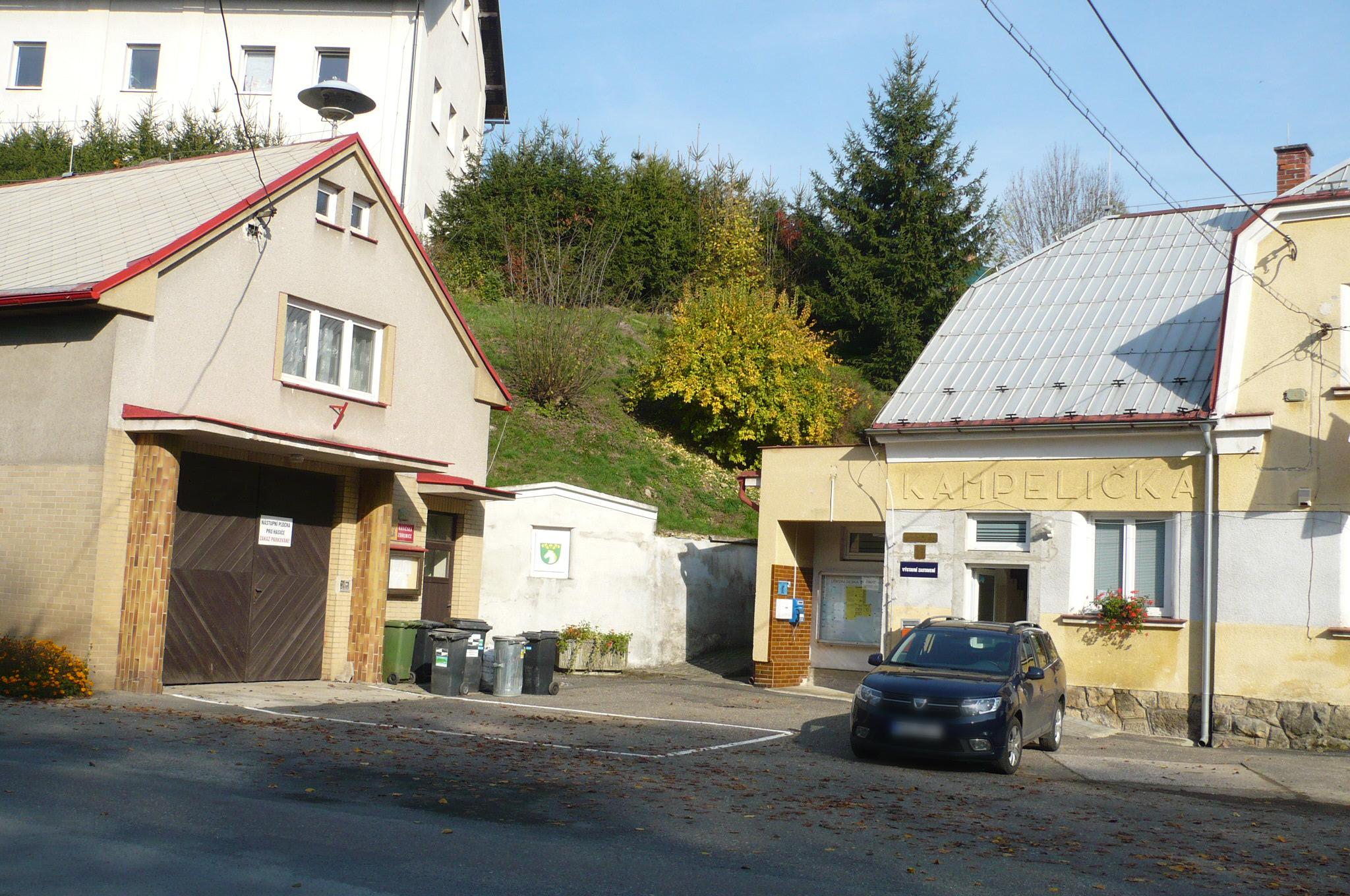 Kobyly - obecní úřad foto 2