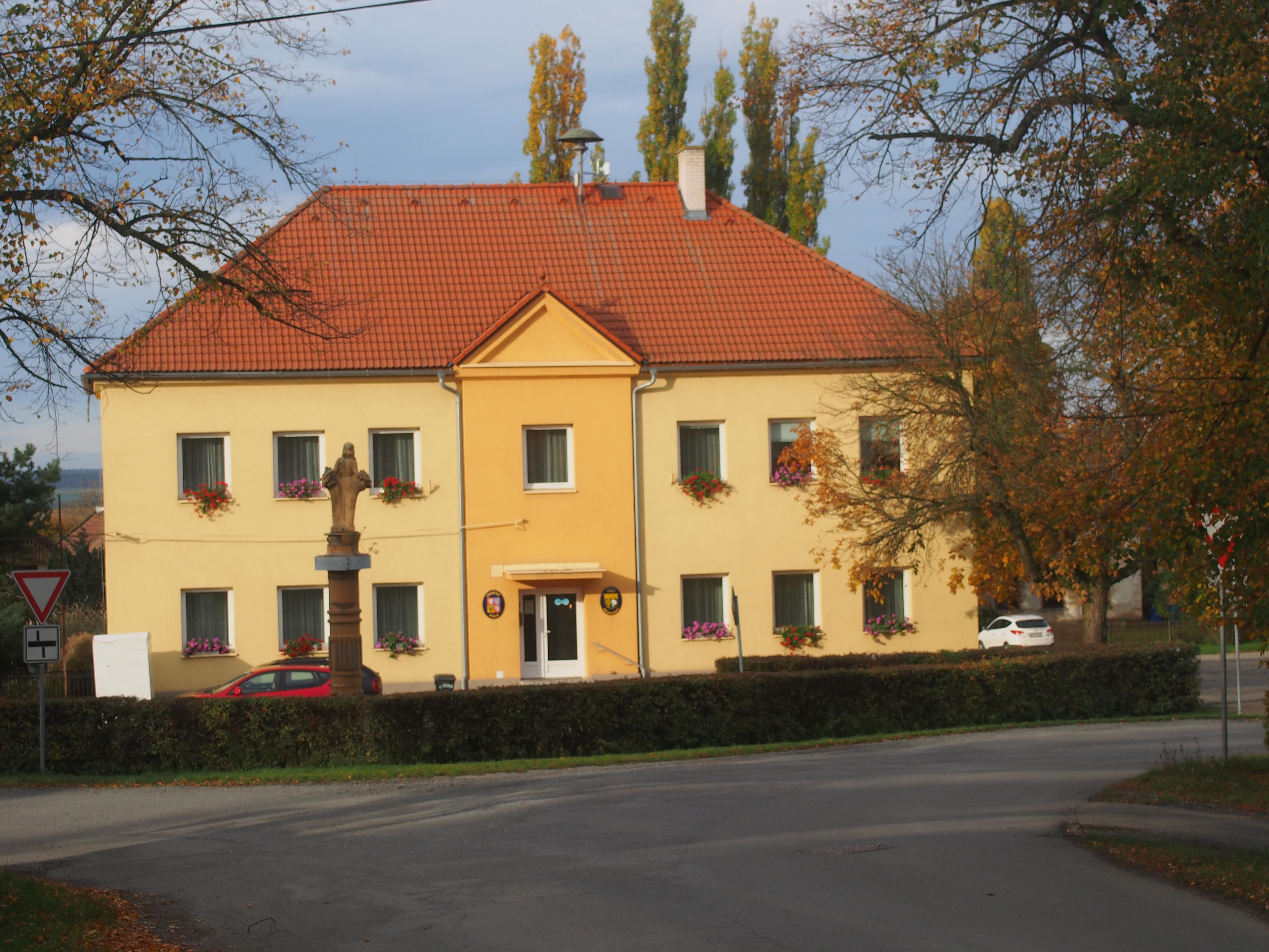Pernarec - obecní úřad foto 2