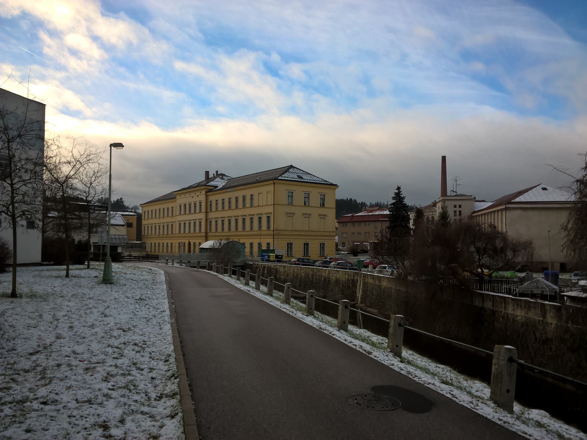 Krkonošské gymnázium a Střední odborná škola foto 2