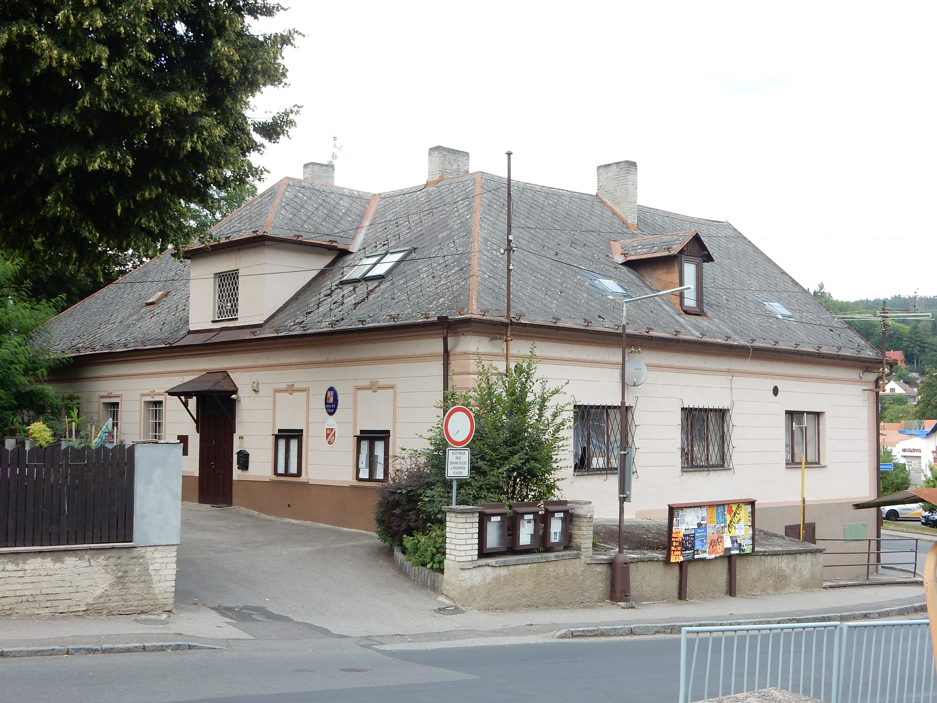 Nižbor - obecní úřad foto 2