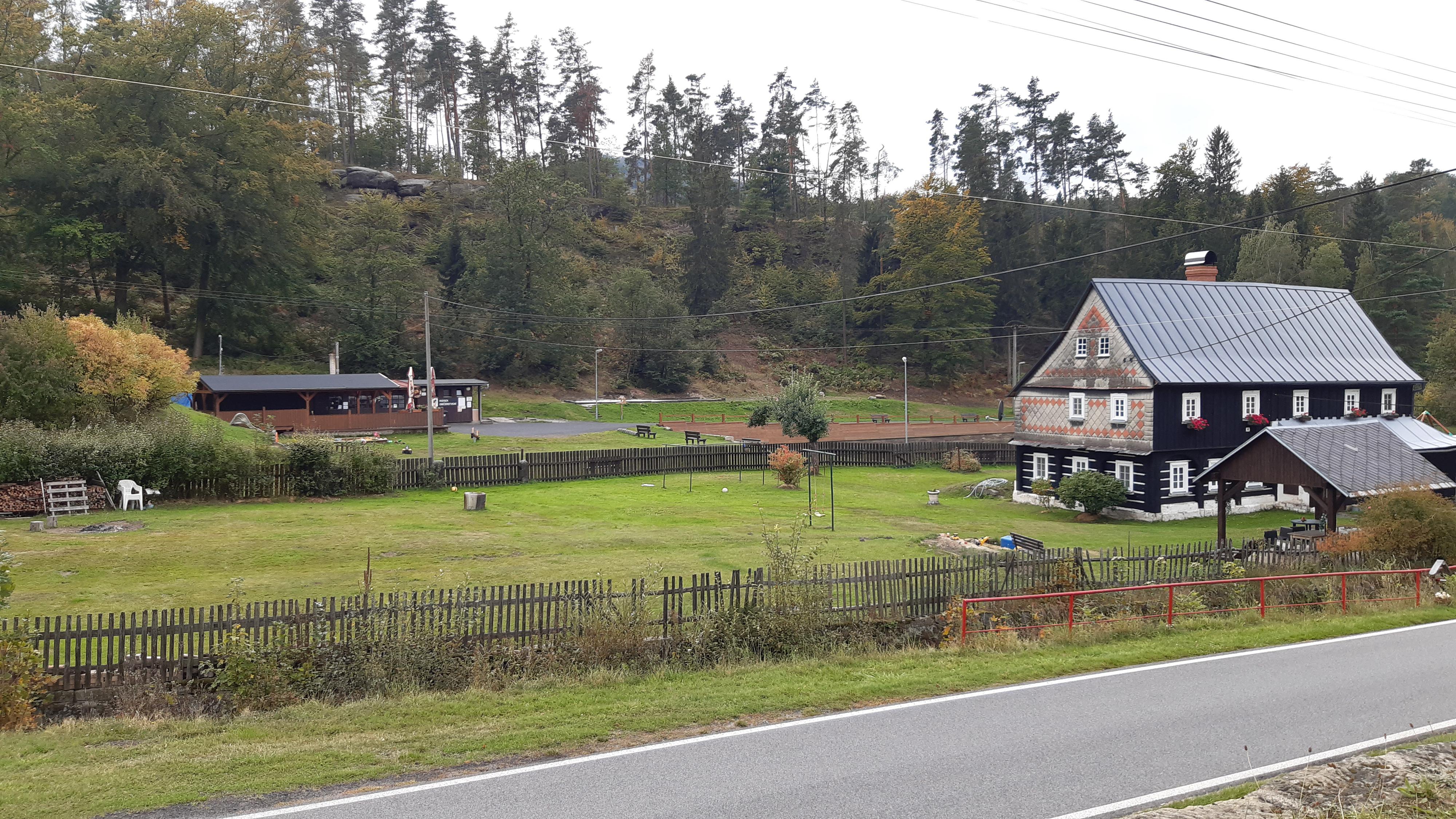 Kiosek u požární nádrže foto 2