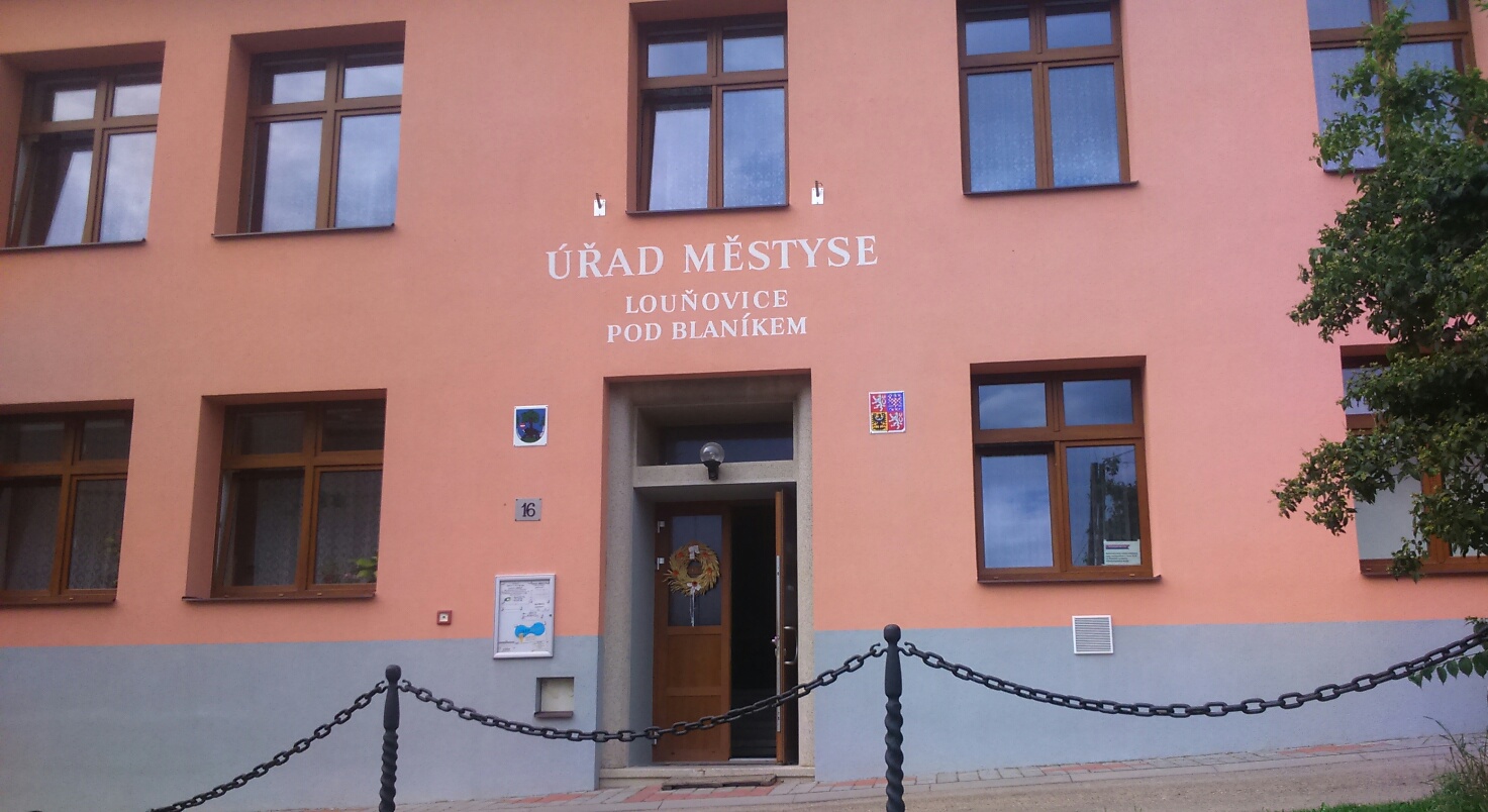 Louňovice pod Blaníkem - úřad městyse foto 2
