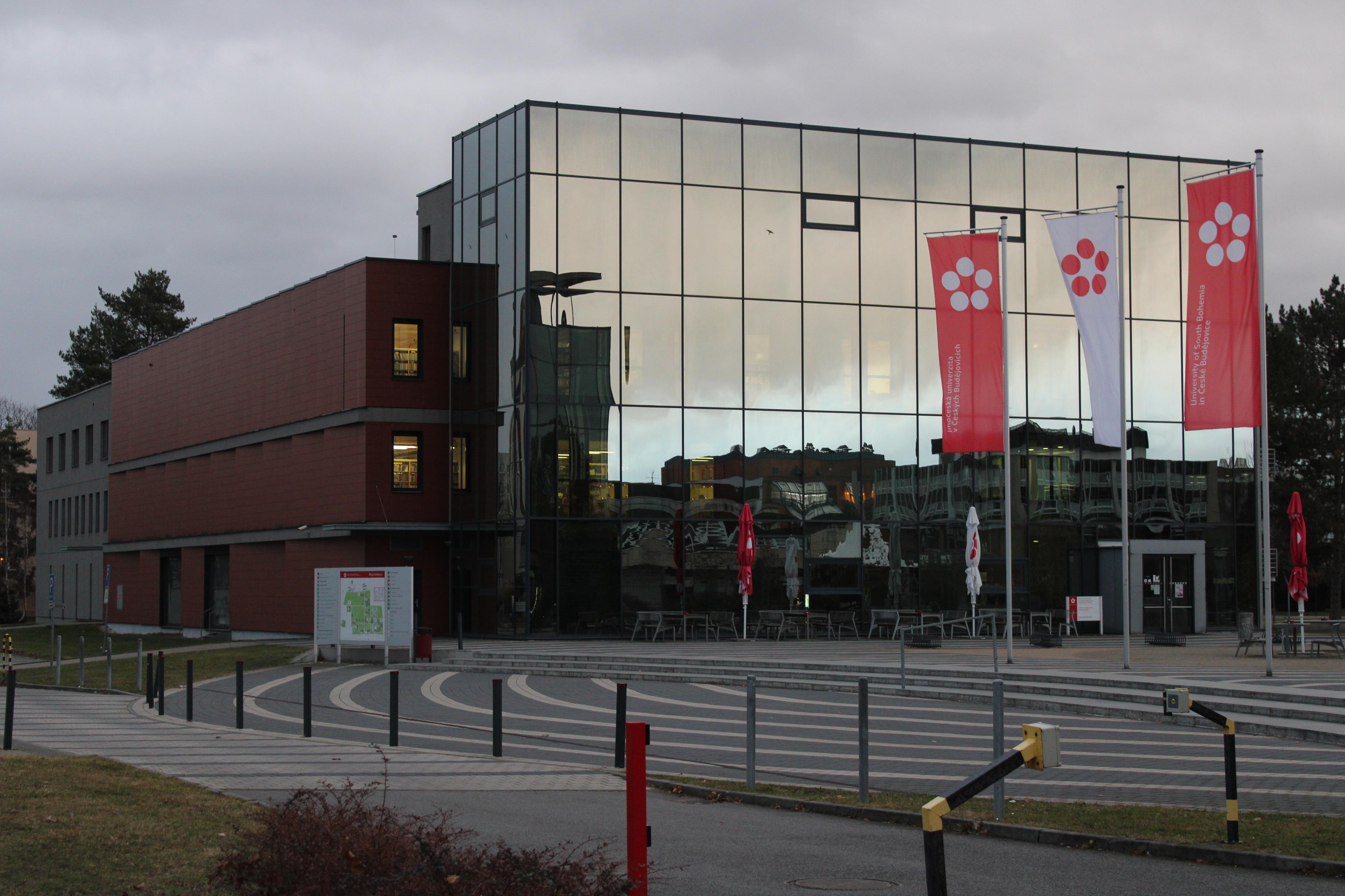 Akademická knihovna Jihočeské univerzity v Českých Budějovicích foto 2