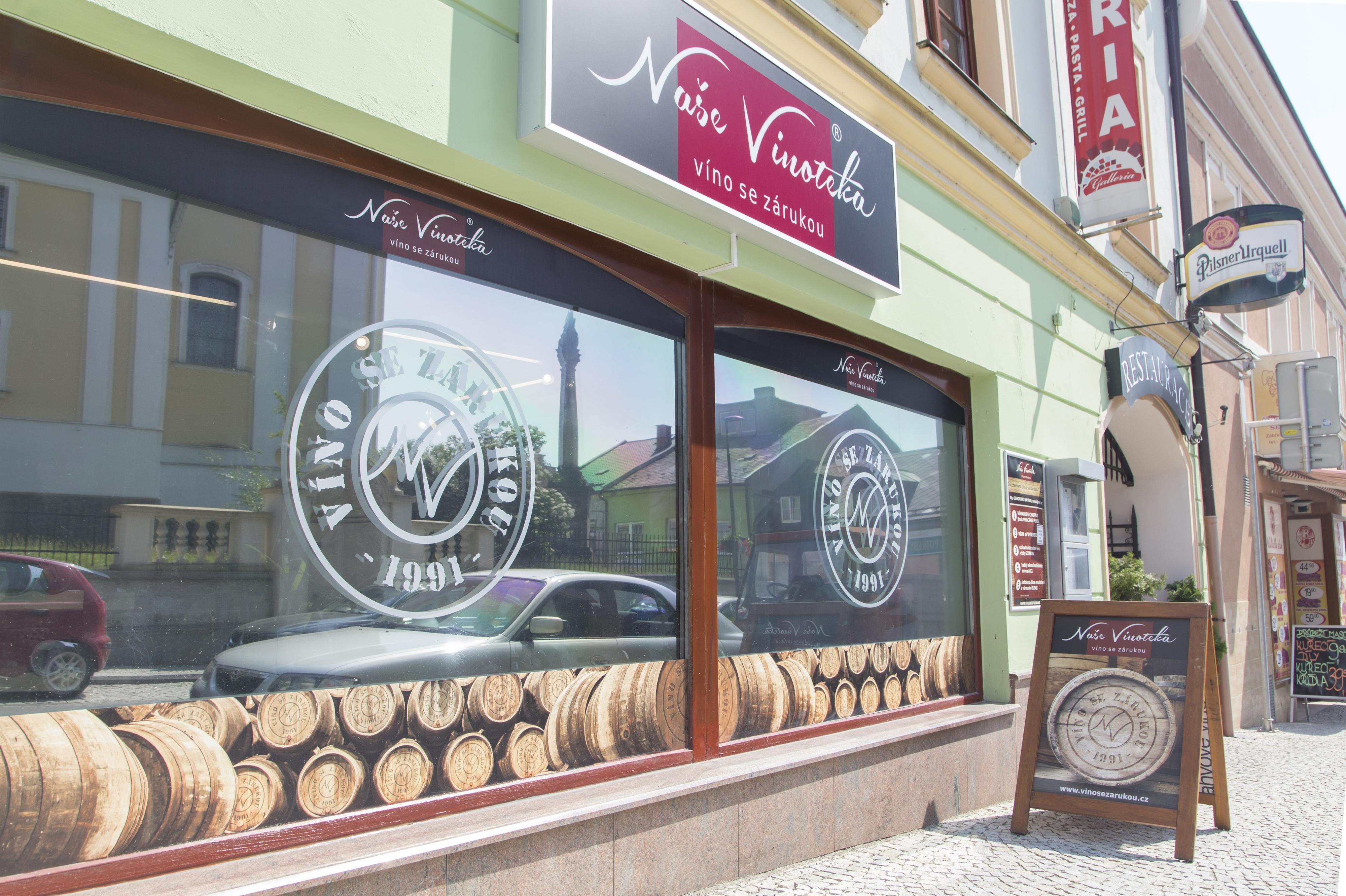 Naše Vinotéka - víno se zárukou