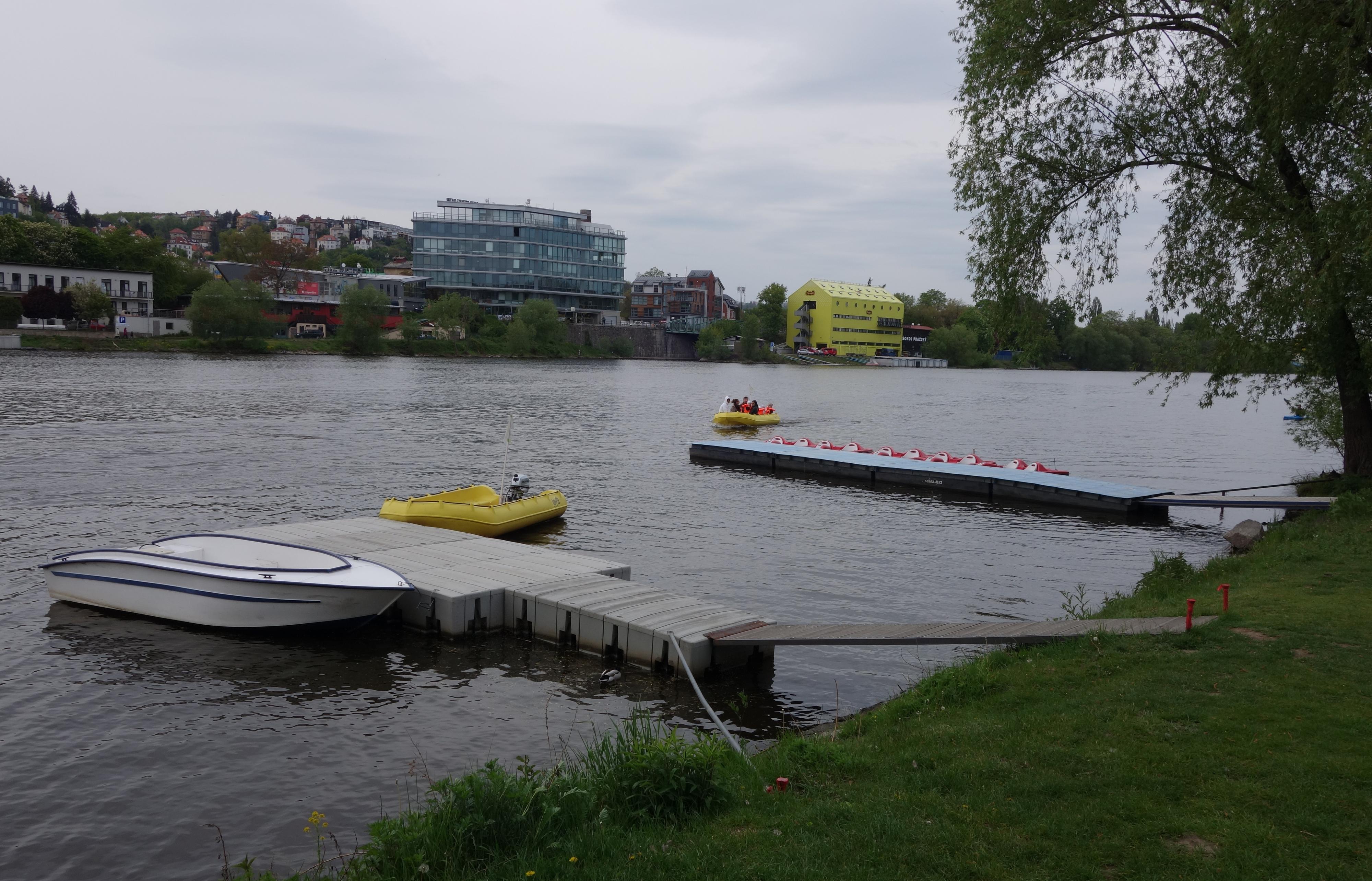 Půjčovna lodí Žluté lázně foto 2