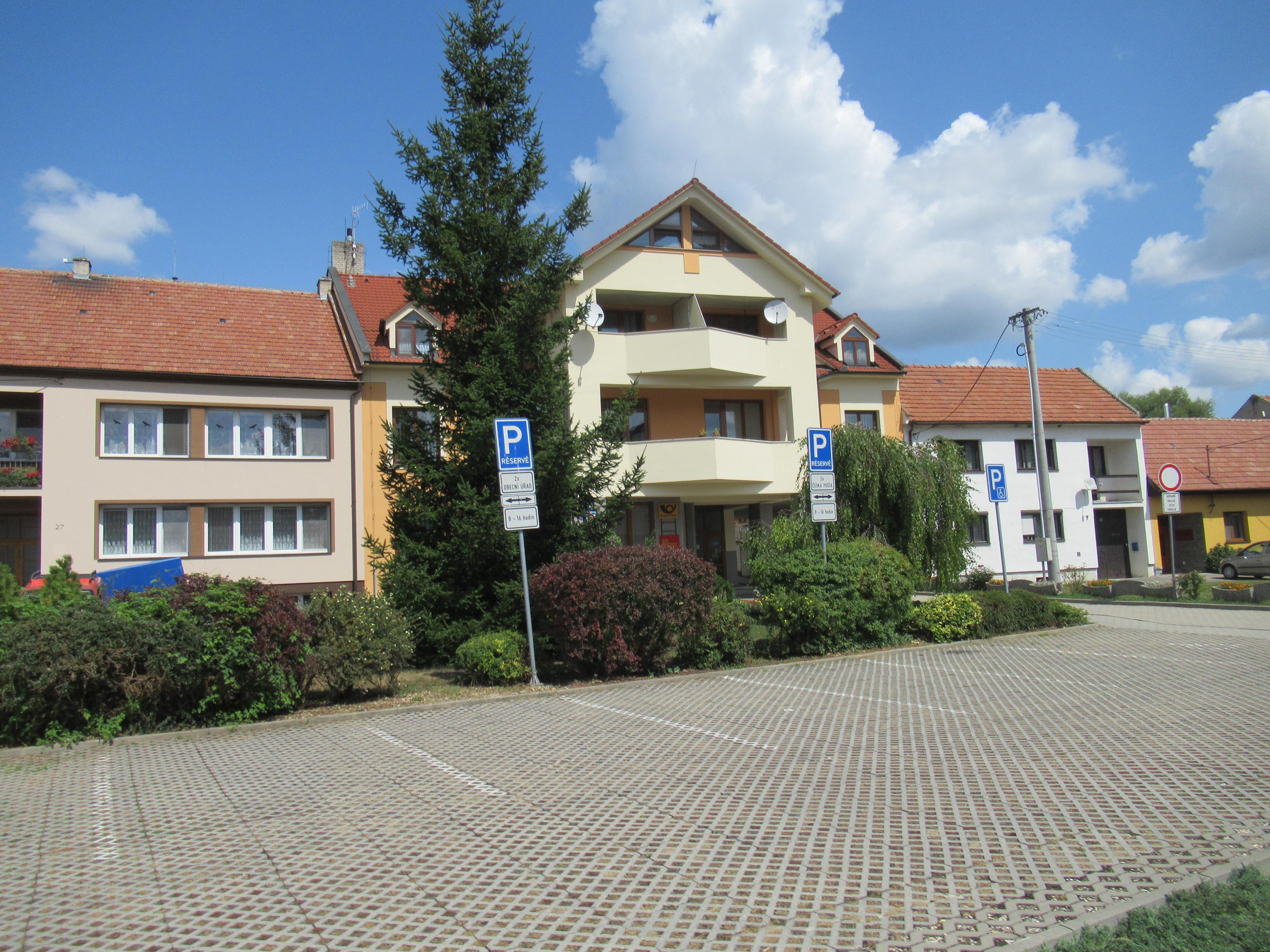 Záhorovice - obecní úřad foto 2