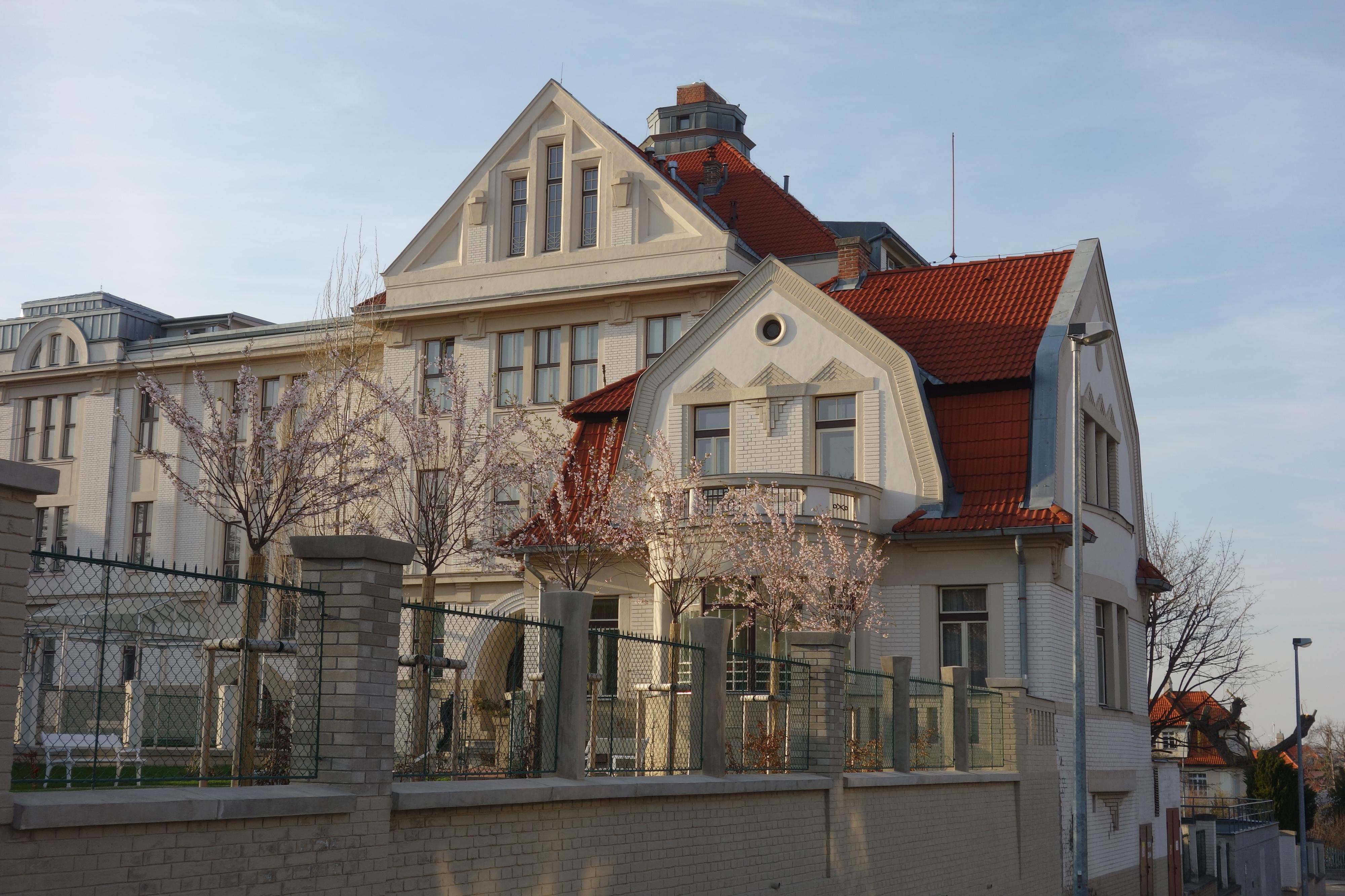 Knihovna Fyzikálního ústavu AV ČR Cukrovarnická foto 3