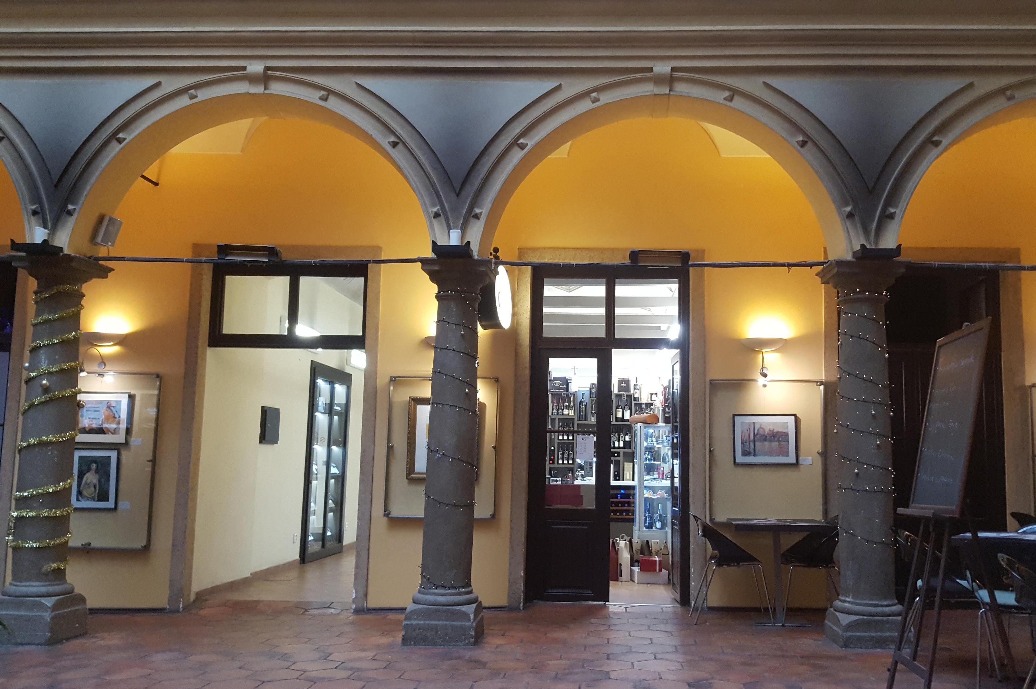 Wine & Gourmet Specialties