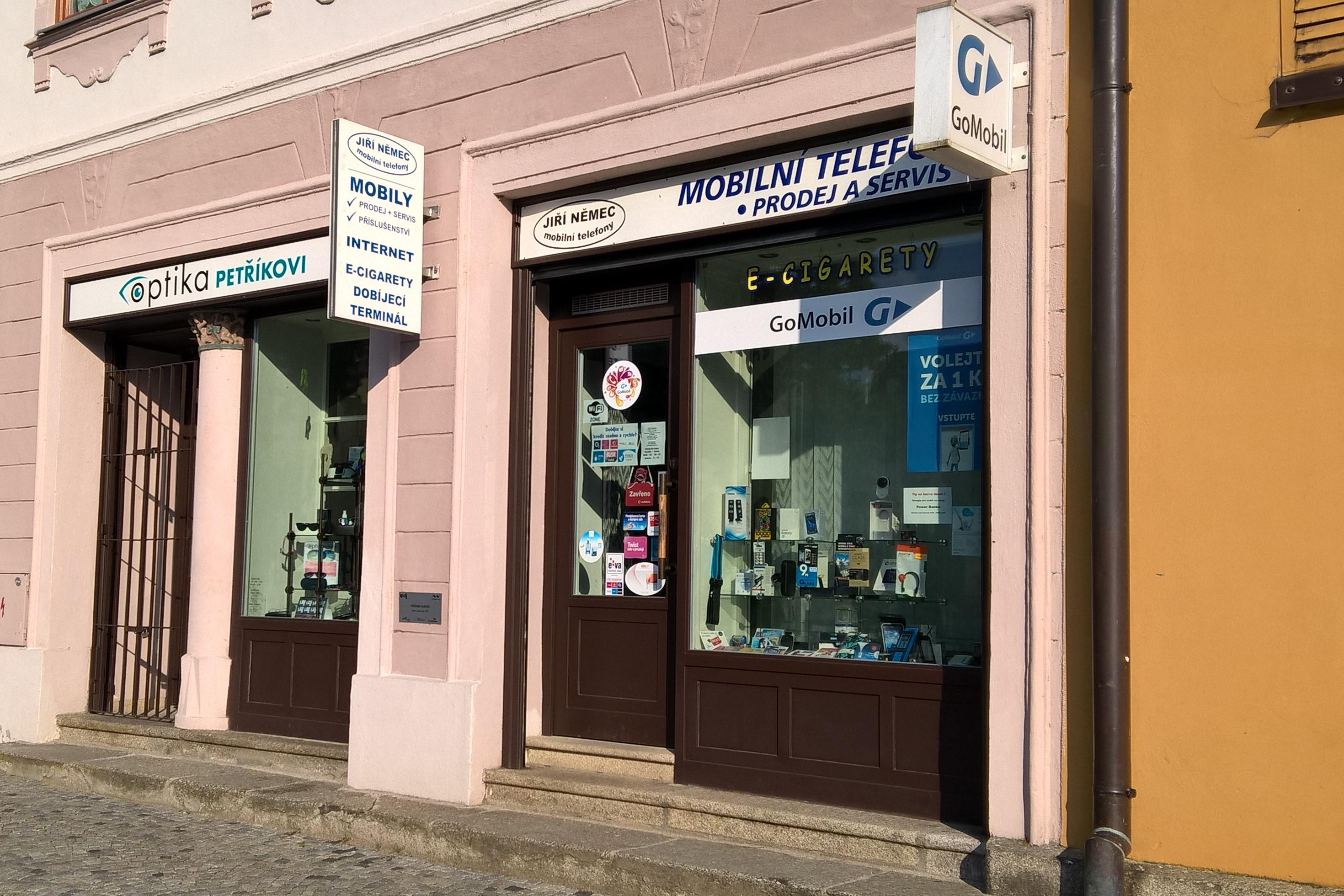 Jiří Němec - mobily a e-cigarety