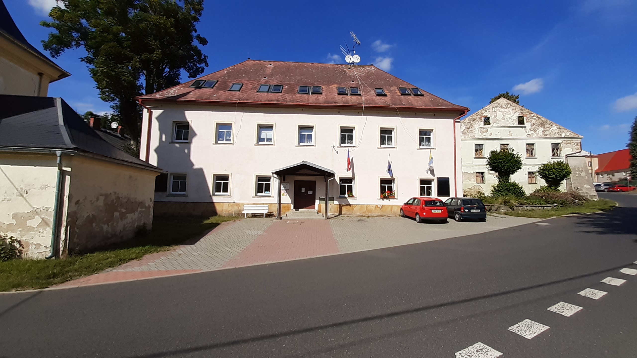 Krompach - obecní úřad foto 4