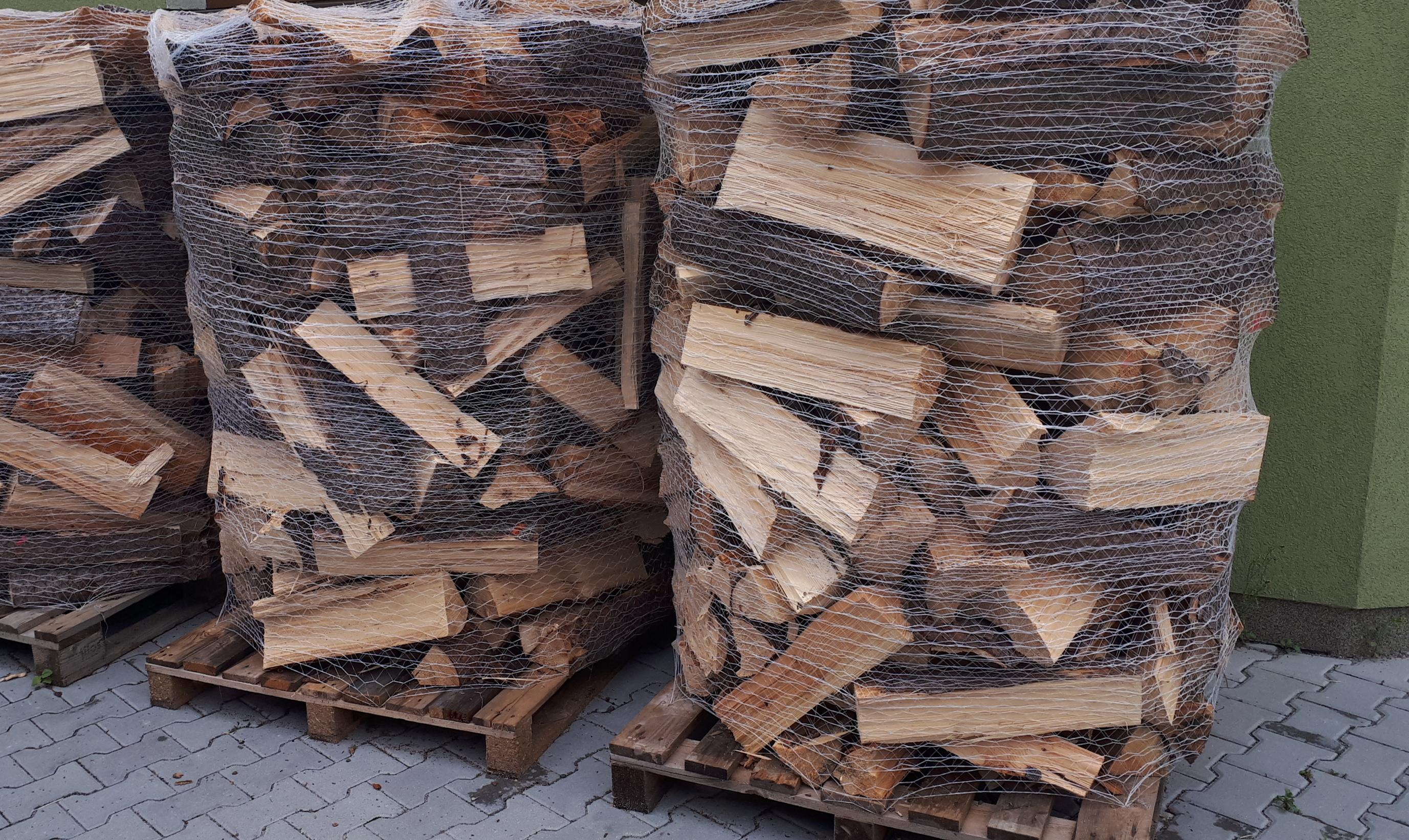 Prodej štípaného palivového dřeva.