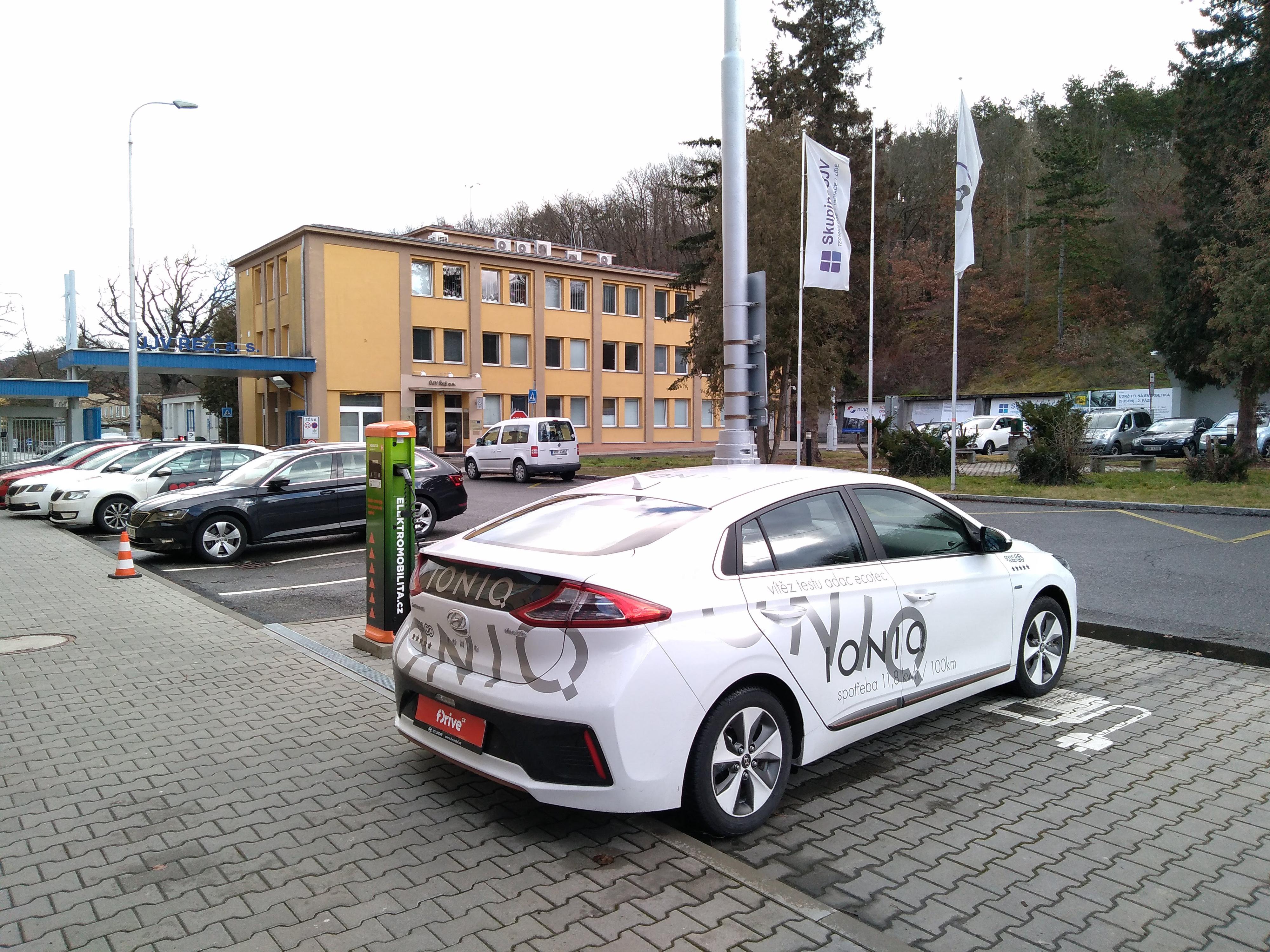 Dobíjecí stanice ČEZ