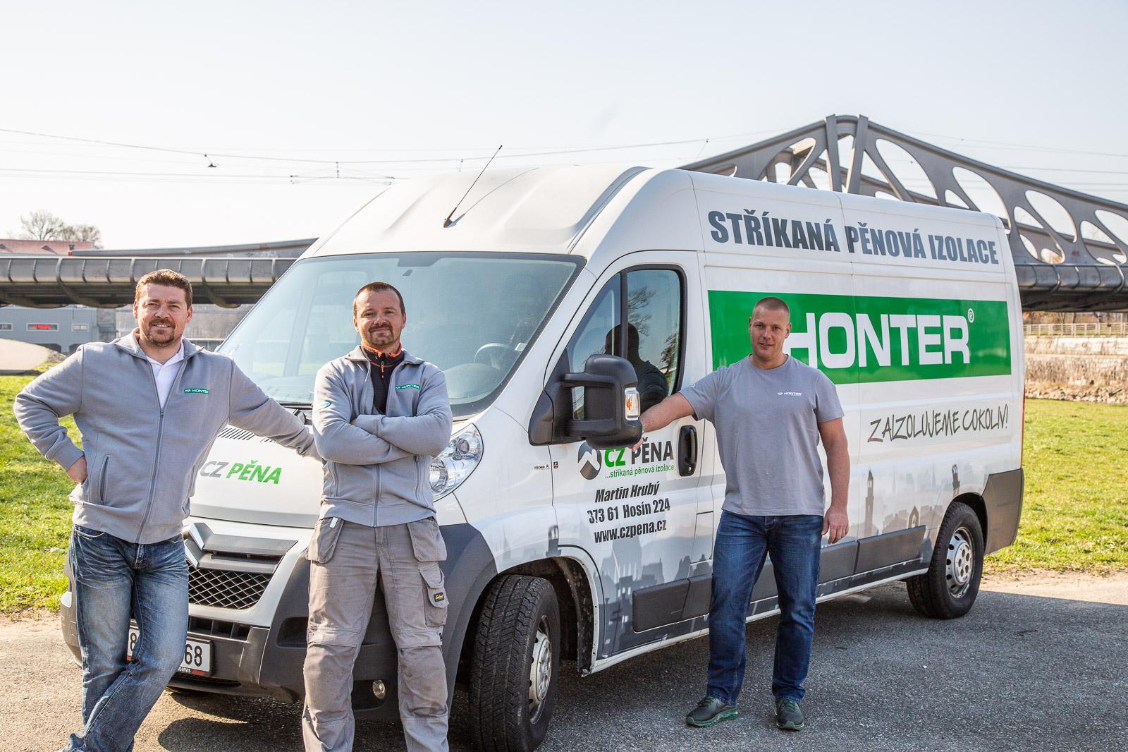 Stříkaná pěnová izolace