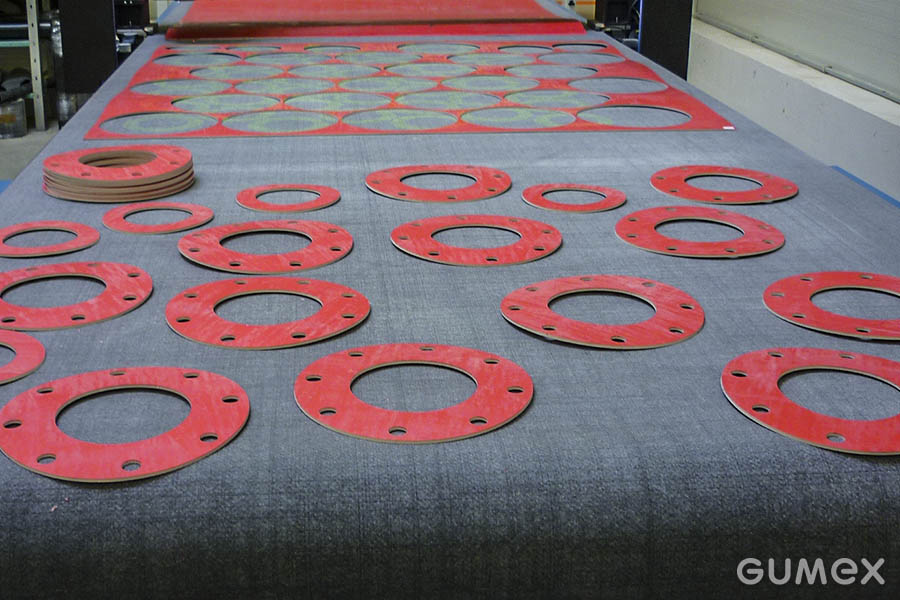 Těsnění na míru vyřežeme z pryže, silikonu i pěny