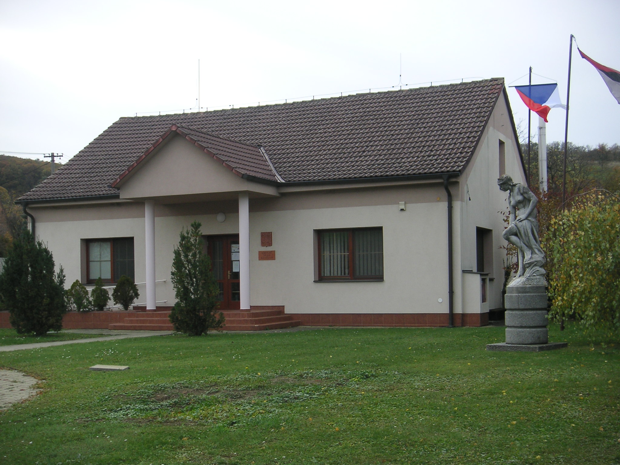 Radějov - obecní úřad foto 2