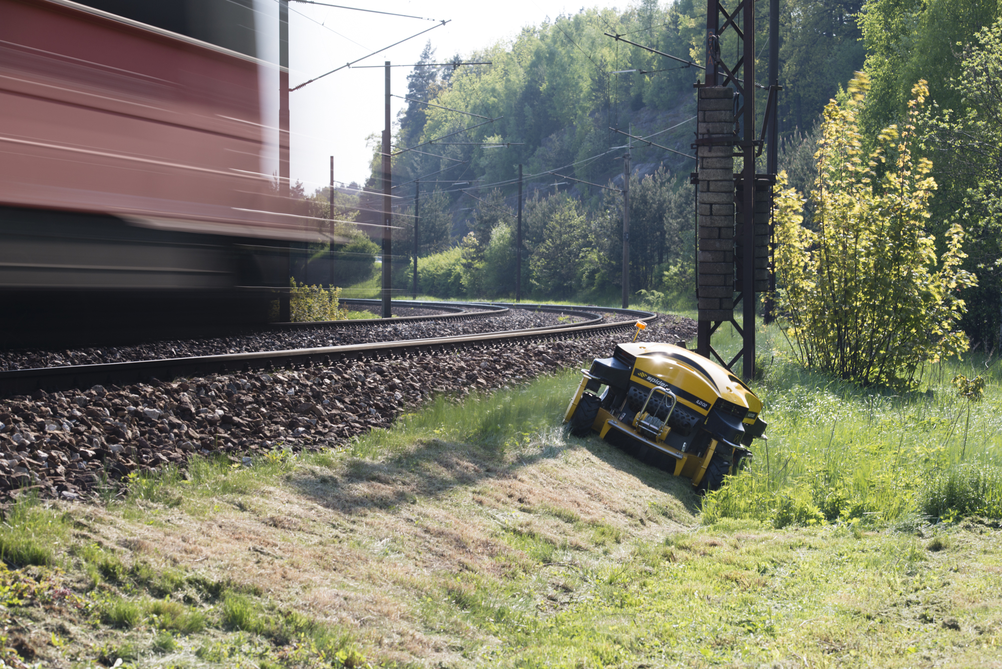 SPIDER - dálkově řízené svahové sekačky foto 4