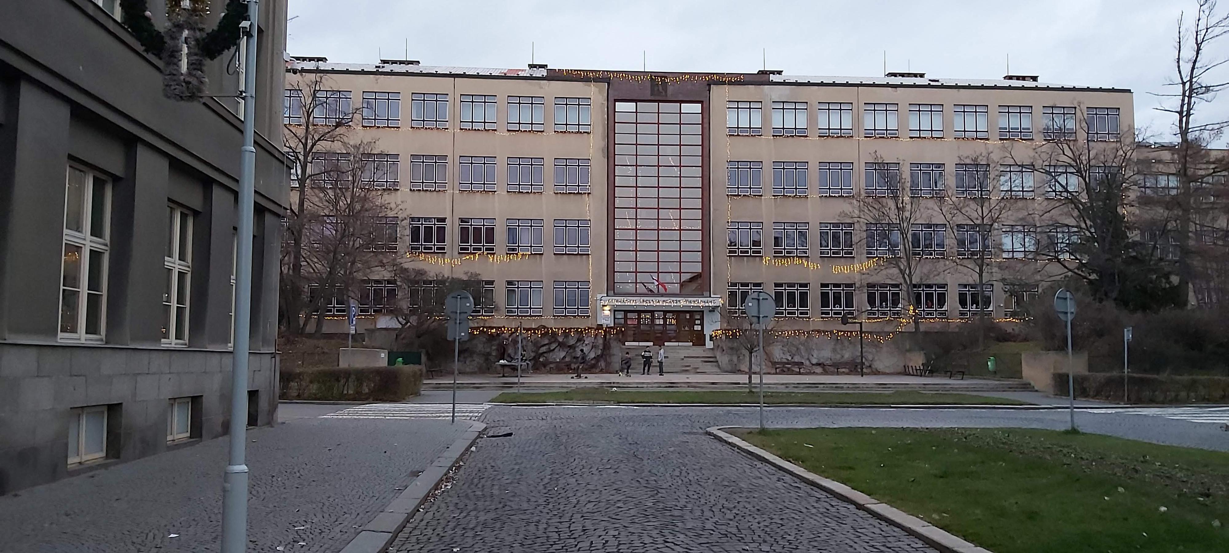 Gymnázium Václava Beneše Třebízského Slaný foto 3