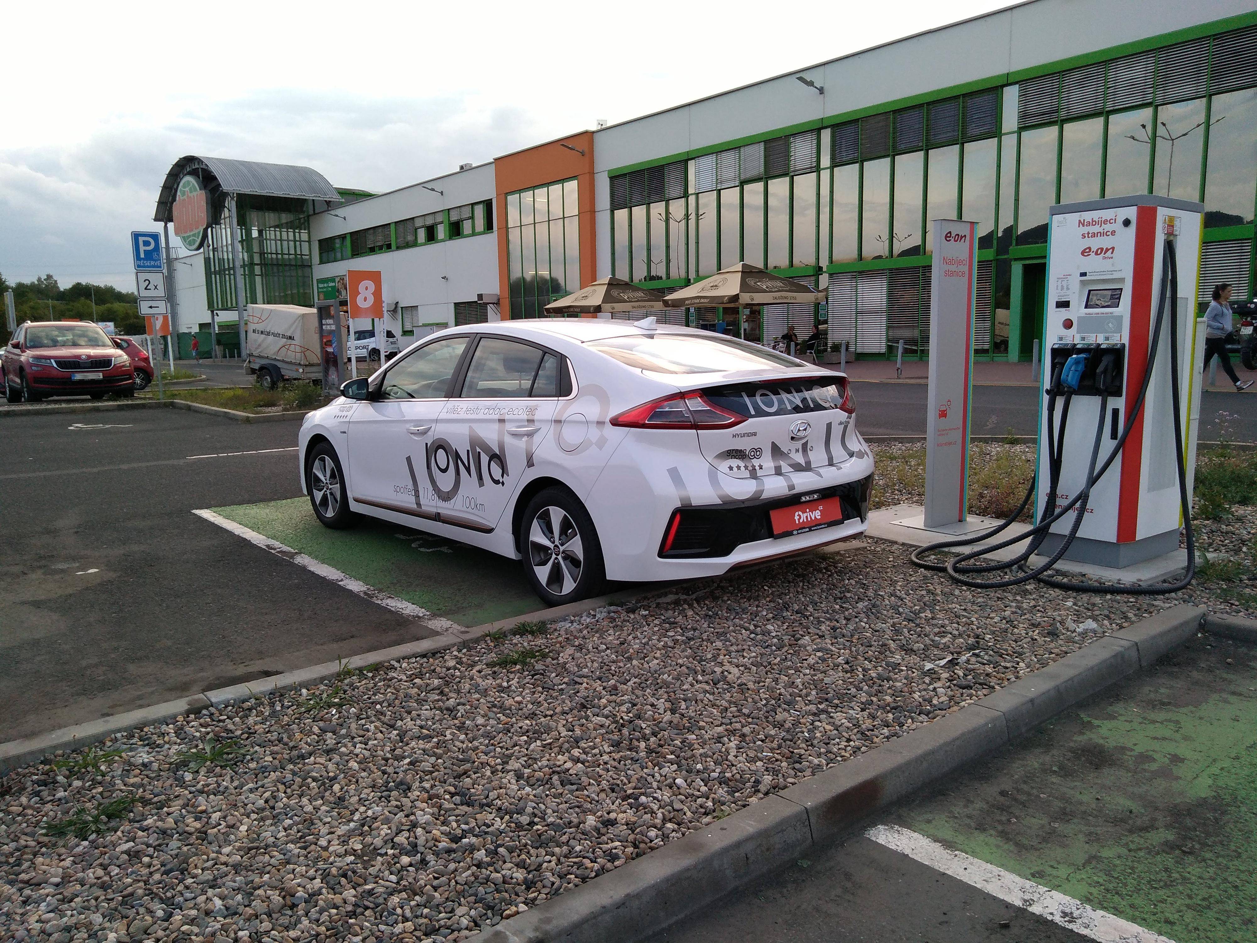 Dobíjecí stanice E.ON Drive