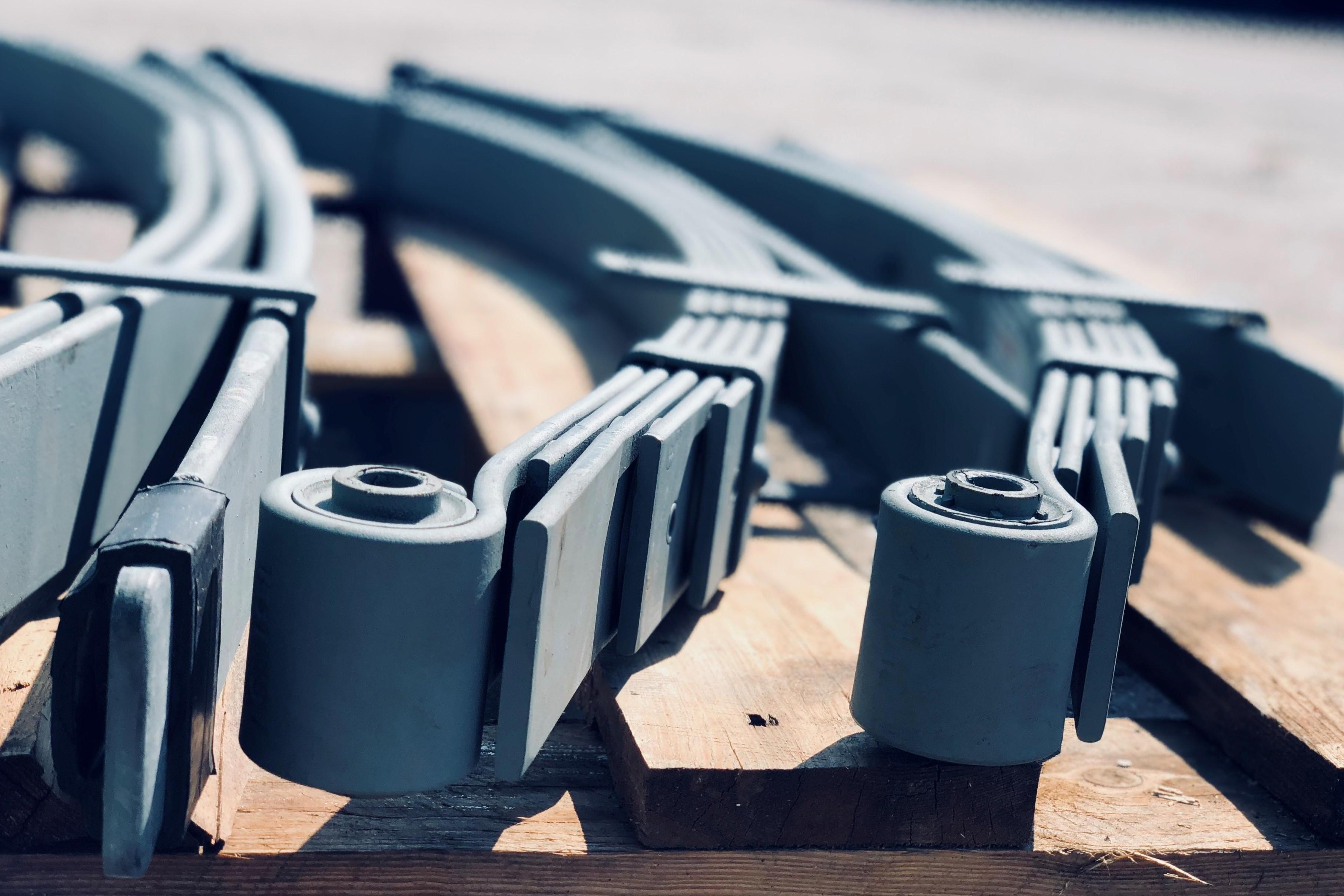 Výroba, opravy, hamrování listových pružin a per