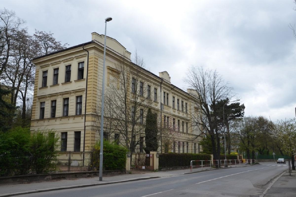 Střední škola a vyšší odborná škola umělecká a řemeslná
