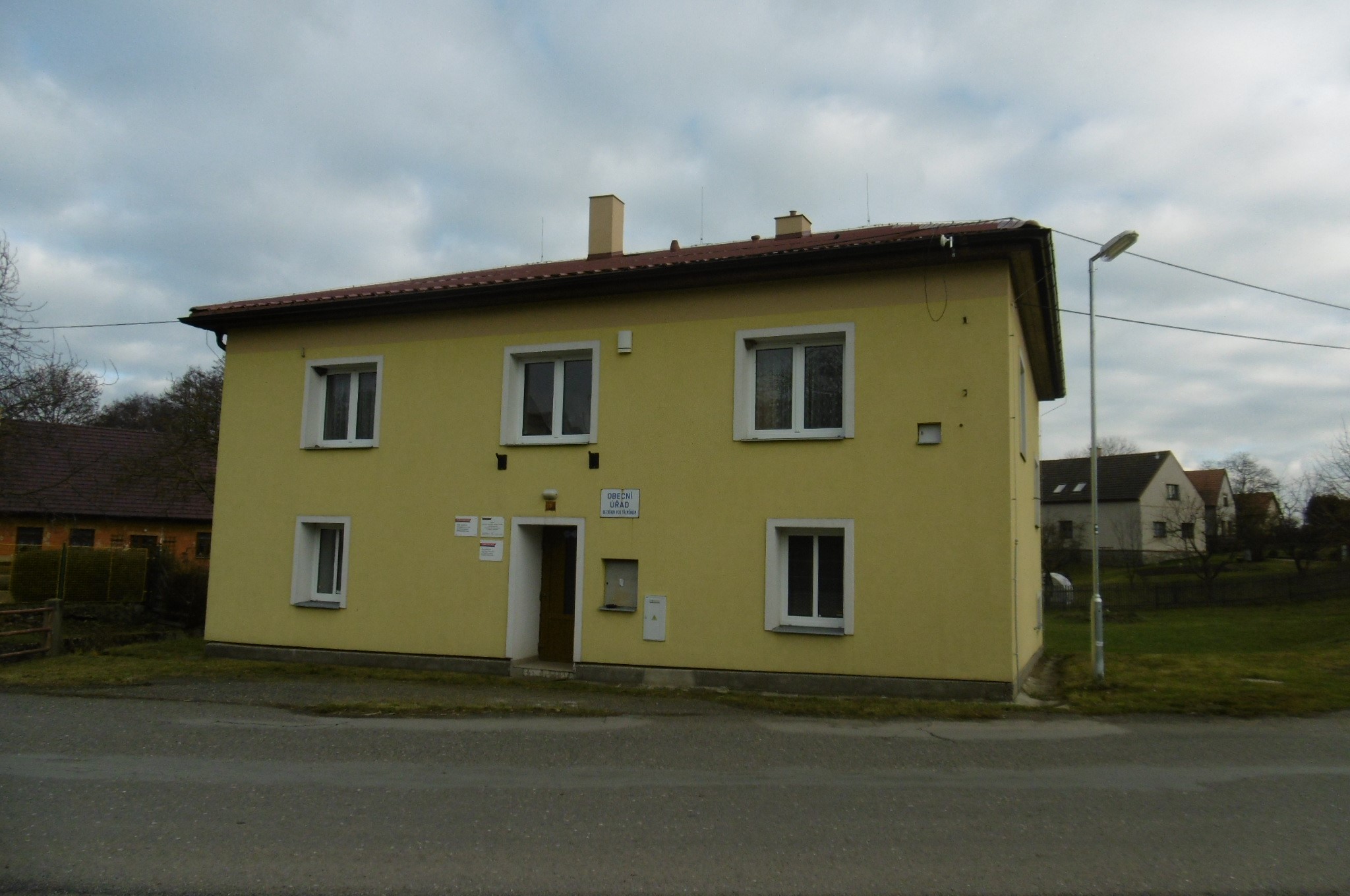 Bezděkov pod Třemšínem - obecní úřad foto 2