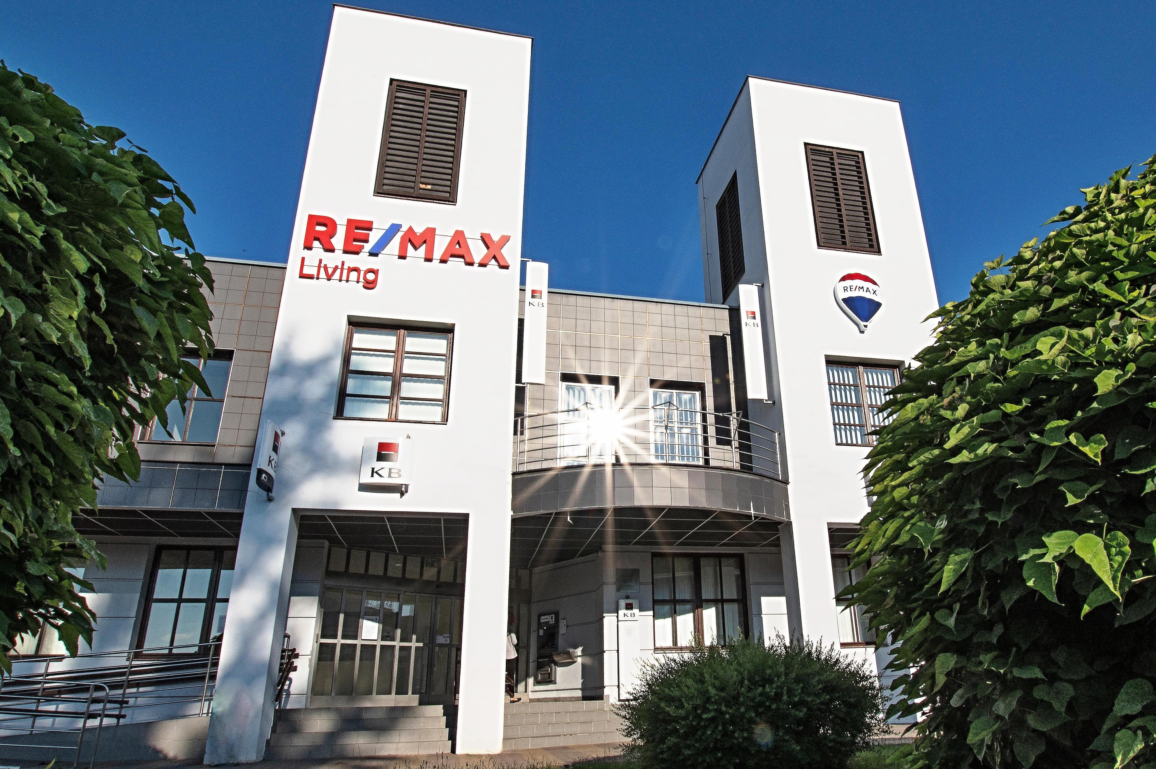 REMAX Living