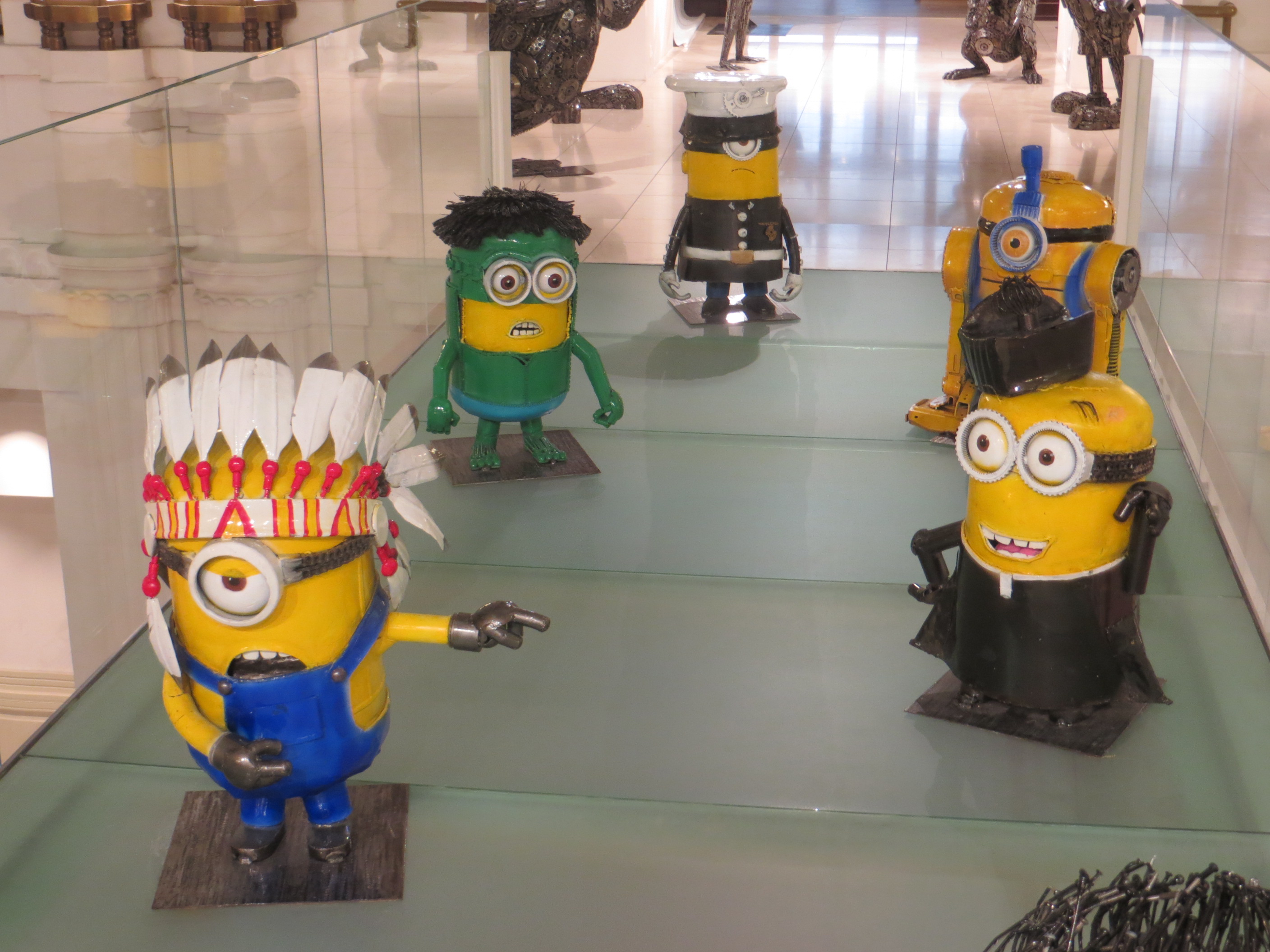 Galerie ocelových figurín foto 6