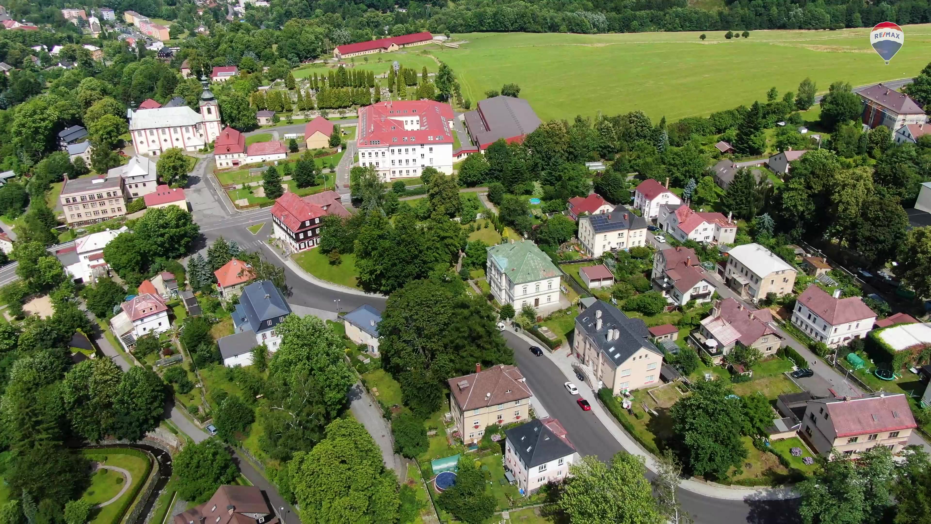 REMAX Living foto 2 (náhled videa)