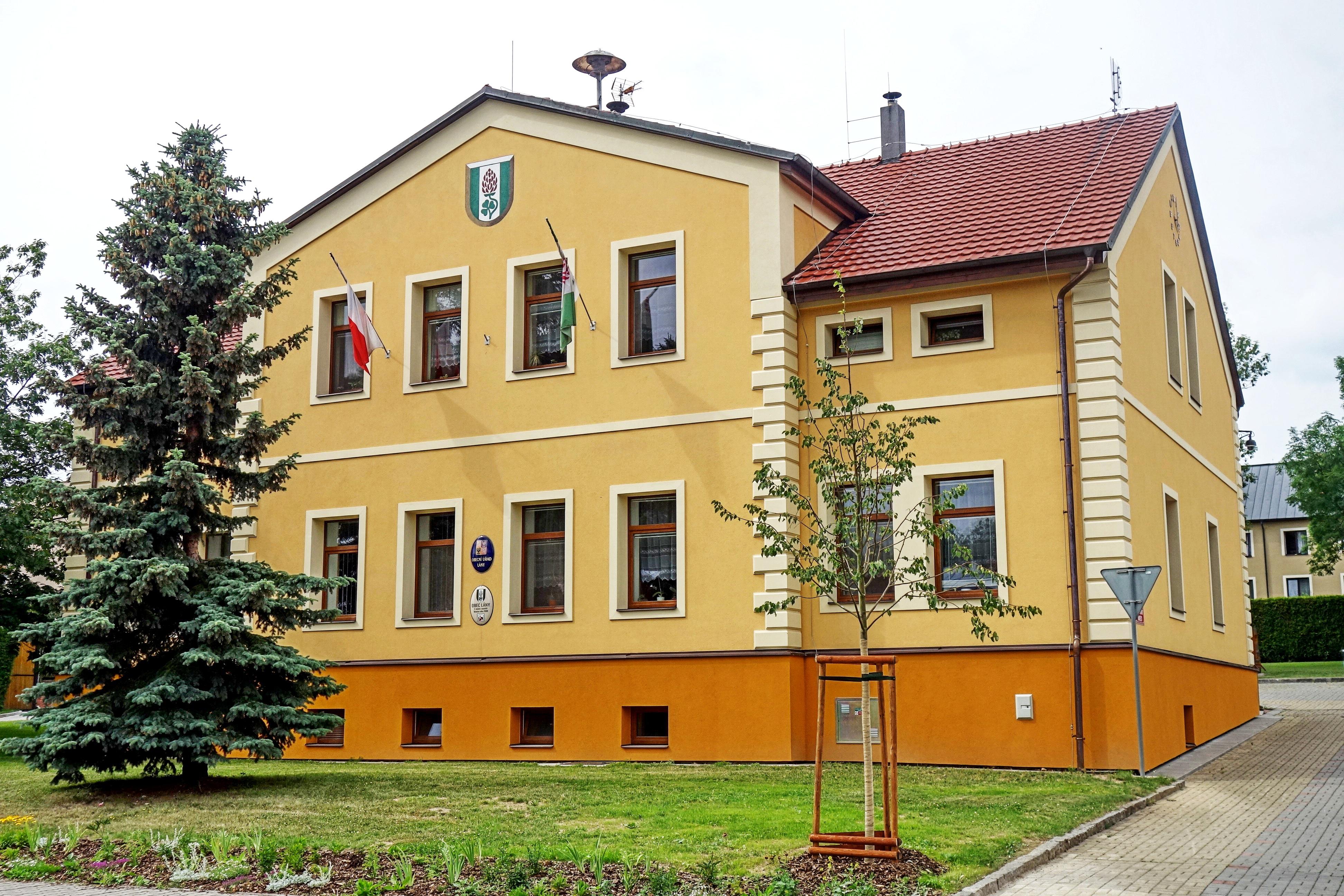 Lány - obecní úřad foto 3