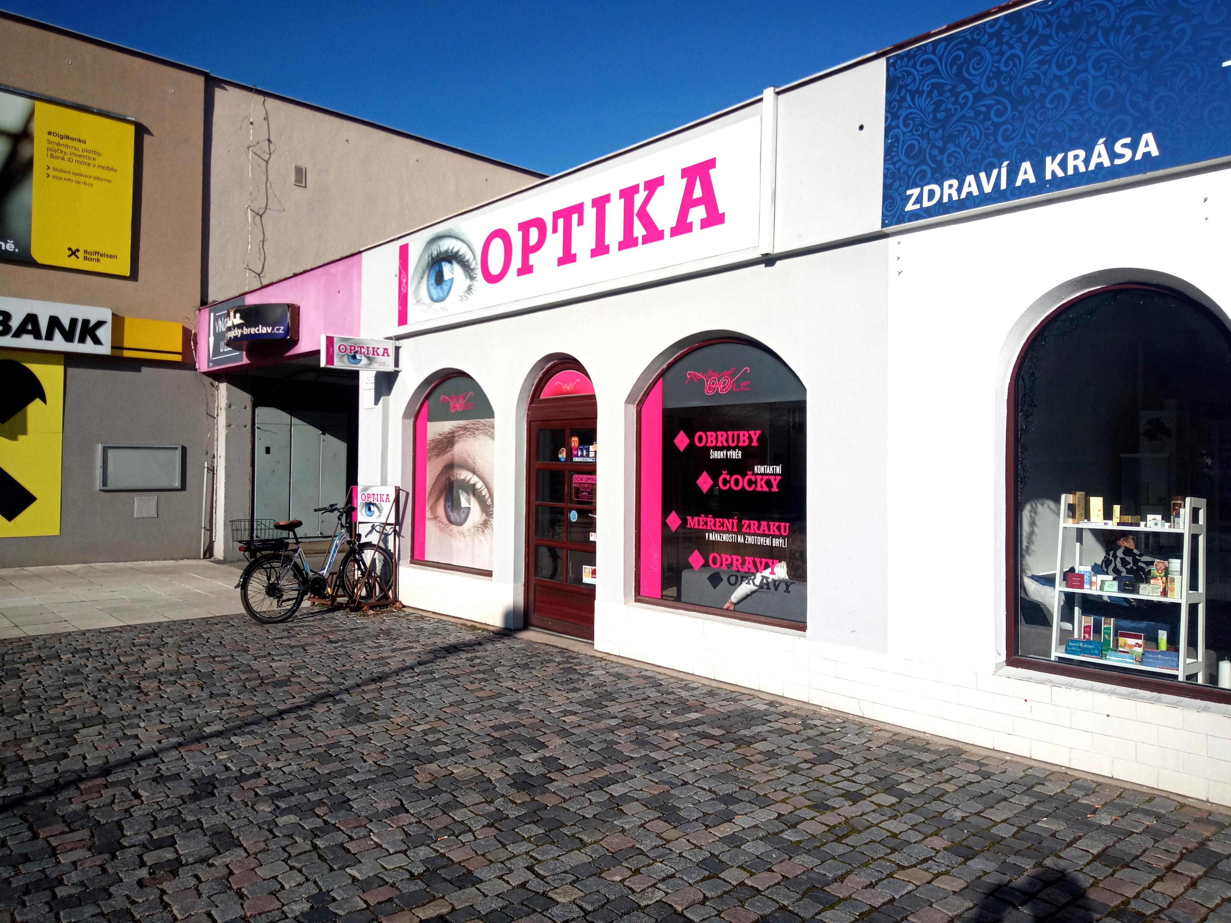 Oční optika Růžové brýle foto 4