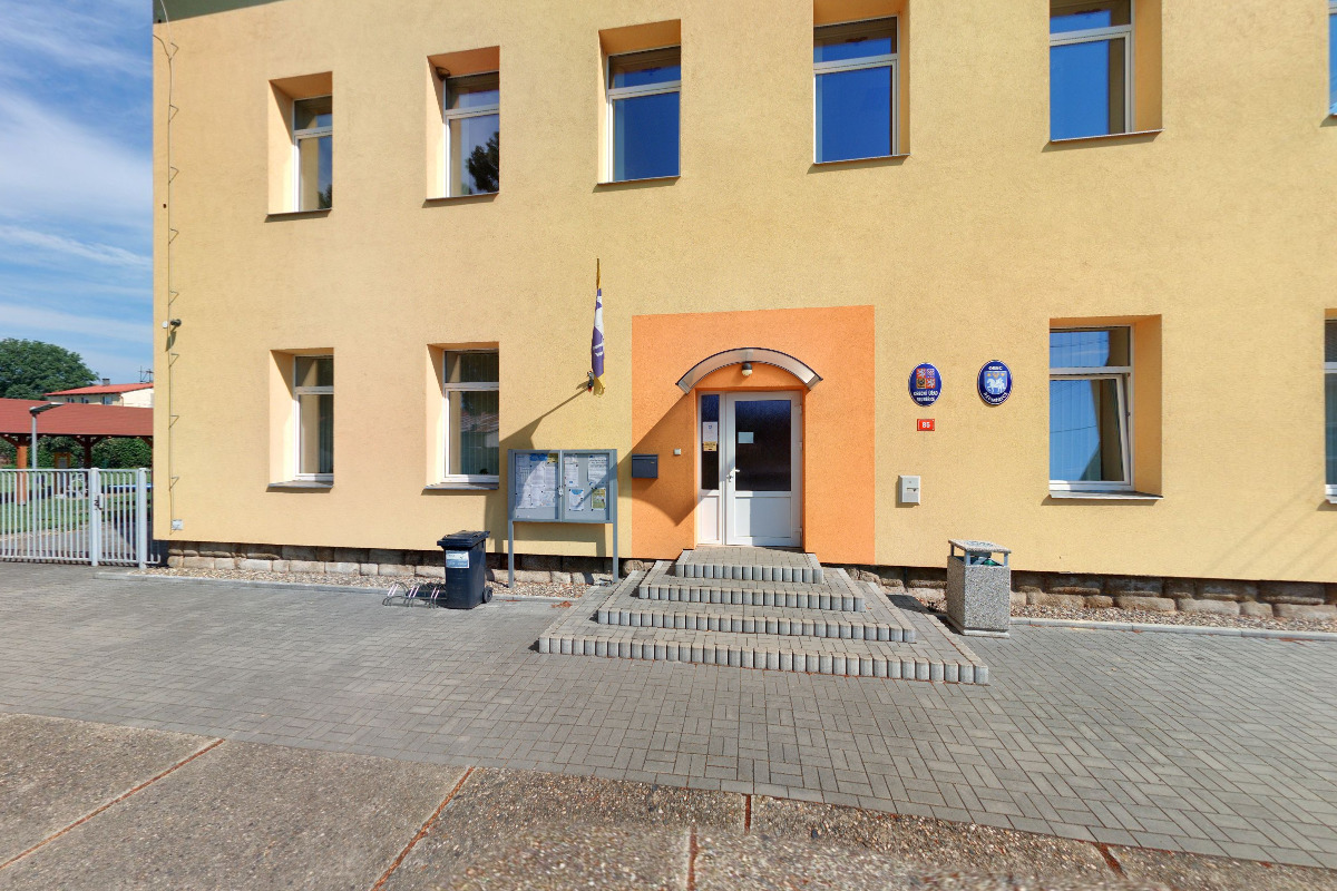 Neuměřice - obecní úřad foto 2