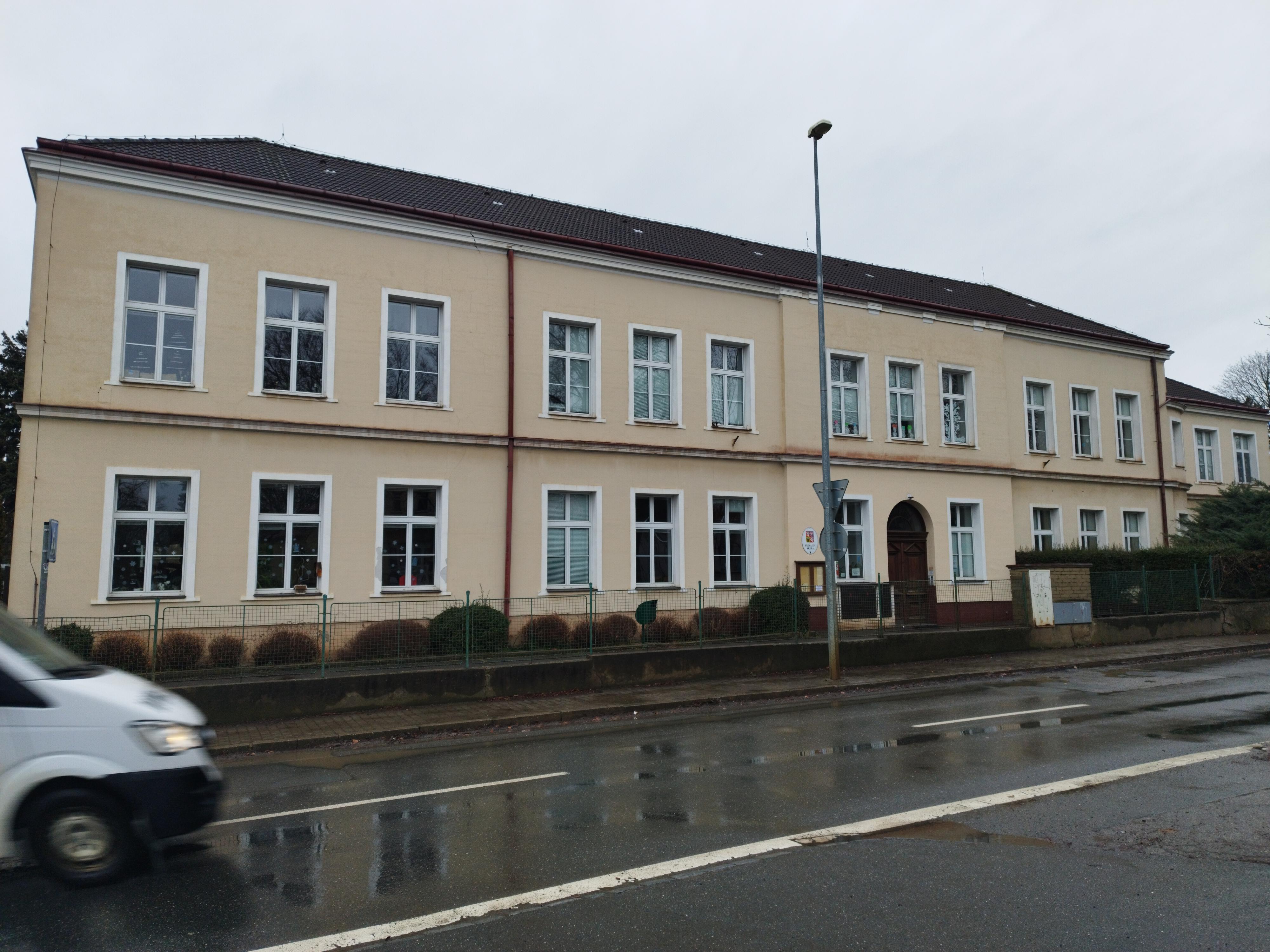 ZŠ Praha - Dolní Počernice, Národních hrdinů