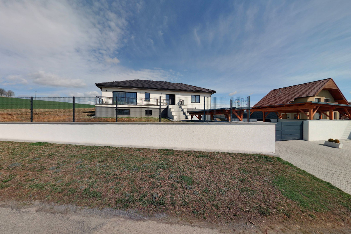 Code & E-commerce, s.r.o.