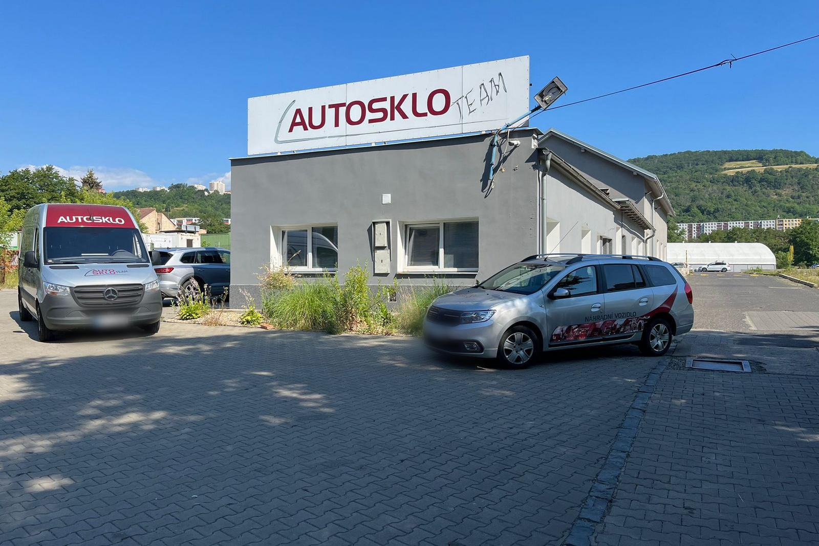 AUTOSKLO TEAM
