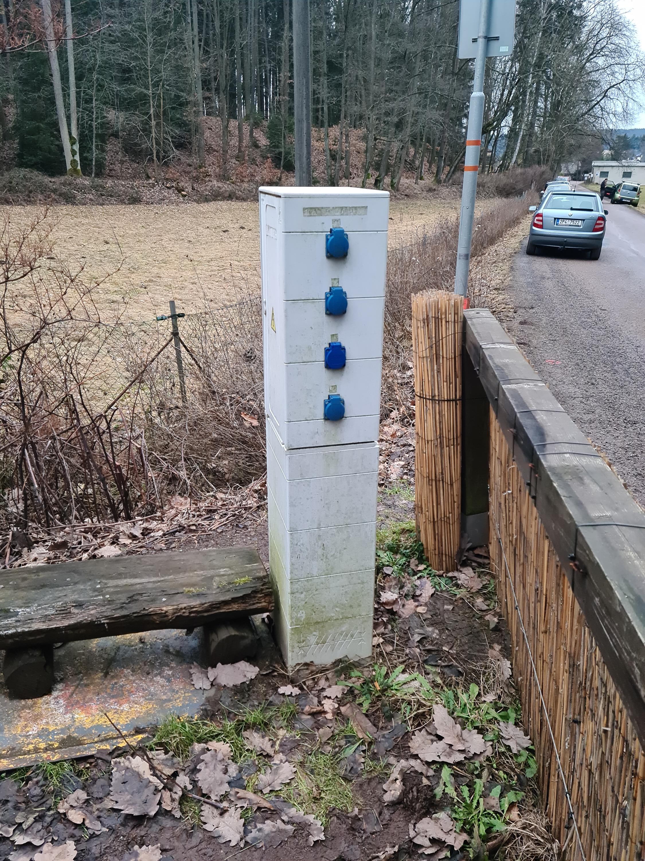 U mostu Strašice - dobíjecí zásuvka foto 2