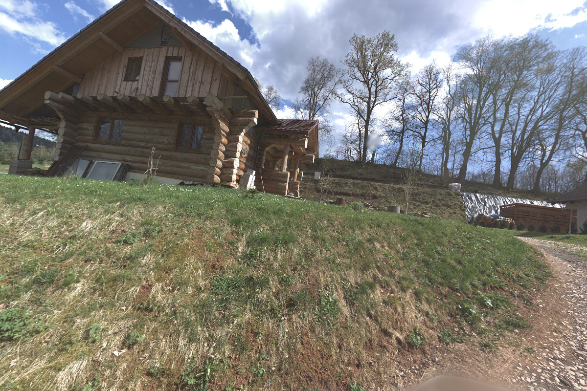 Apartmán ve srubu s balkónem