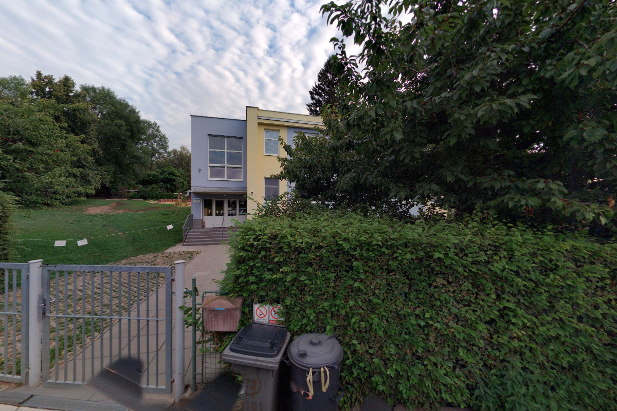 MŠ Dvůr Králové nad Labem, Roháčova