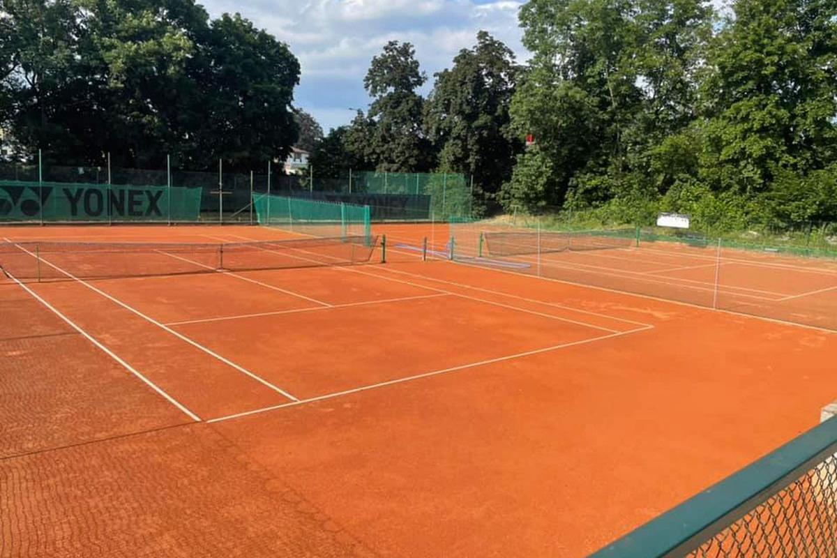 Tenisové kurty v Týnci nad Sázavou