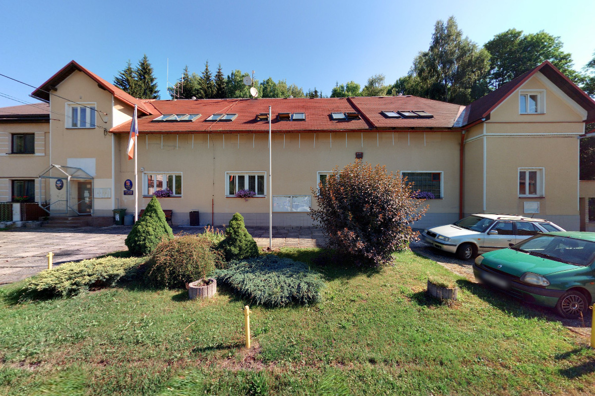 Lampertice - obecní úřad foto 2