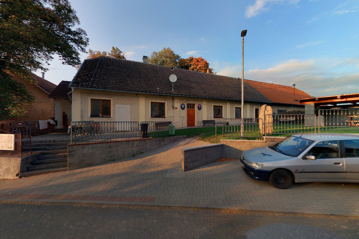 Rybníček - obecní úřad foto 2